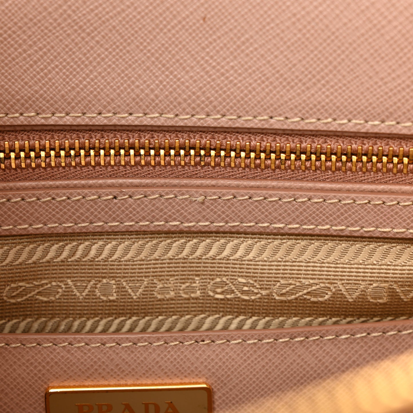 Saffiano Medium Galleria Double Zip Tote Cammeo