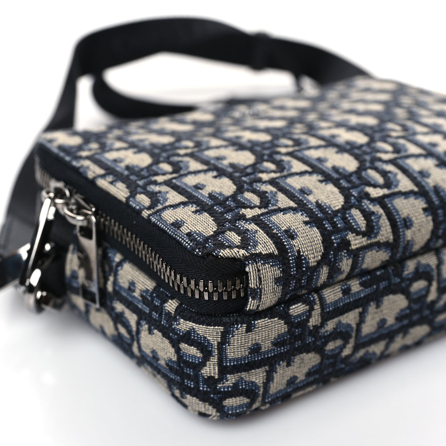 Oblique Pouch Beige Black