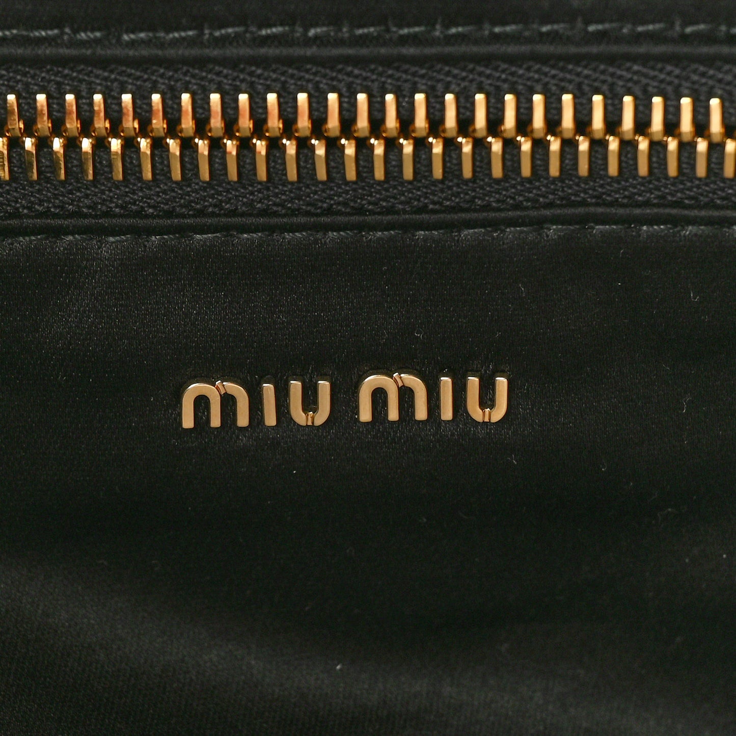 Softy Logo Embossed Chain Shoulder Bag Black