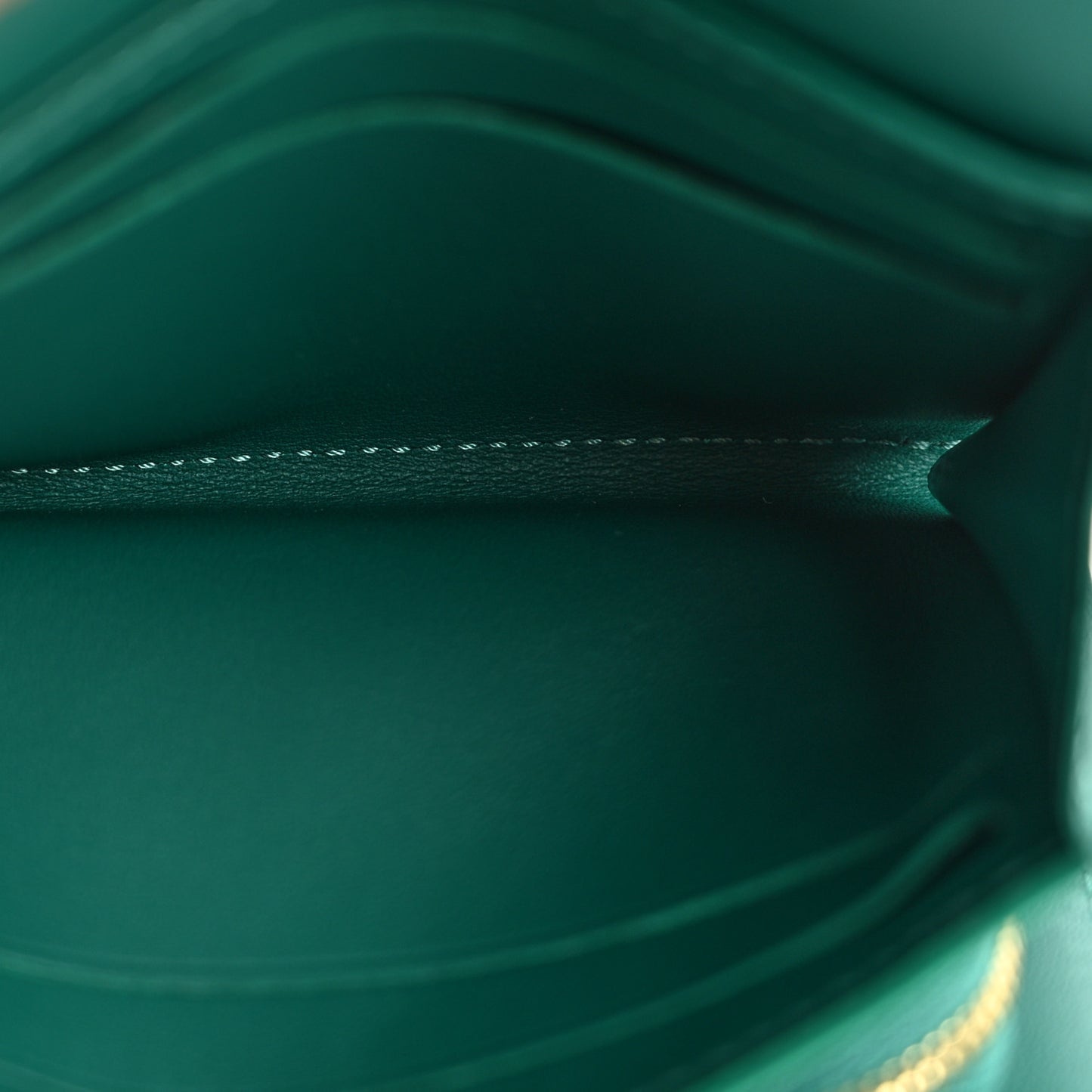 Taurillon Capucines Tiny Wallet Emerald Green