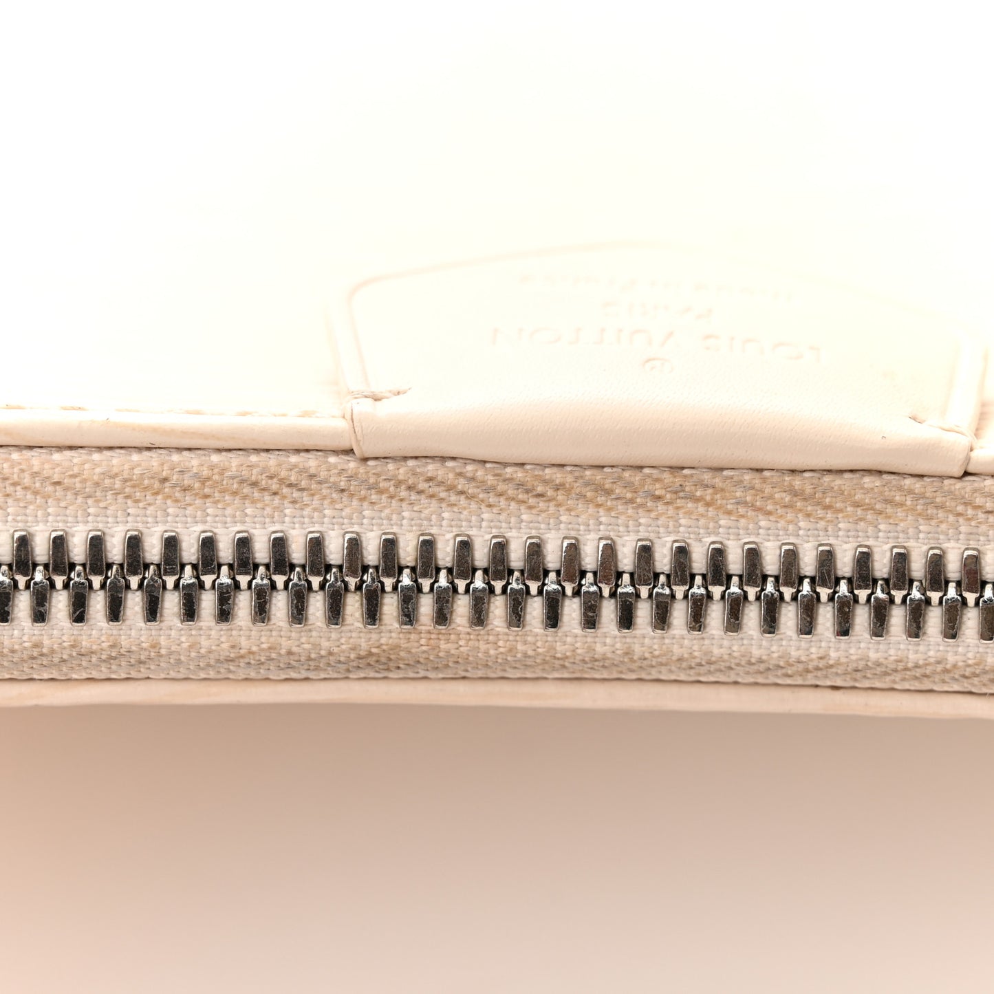 Epi Easy Pouch On Strap Quartz