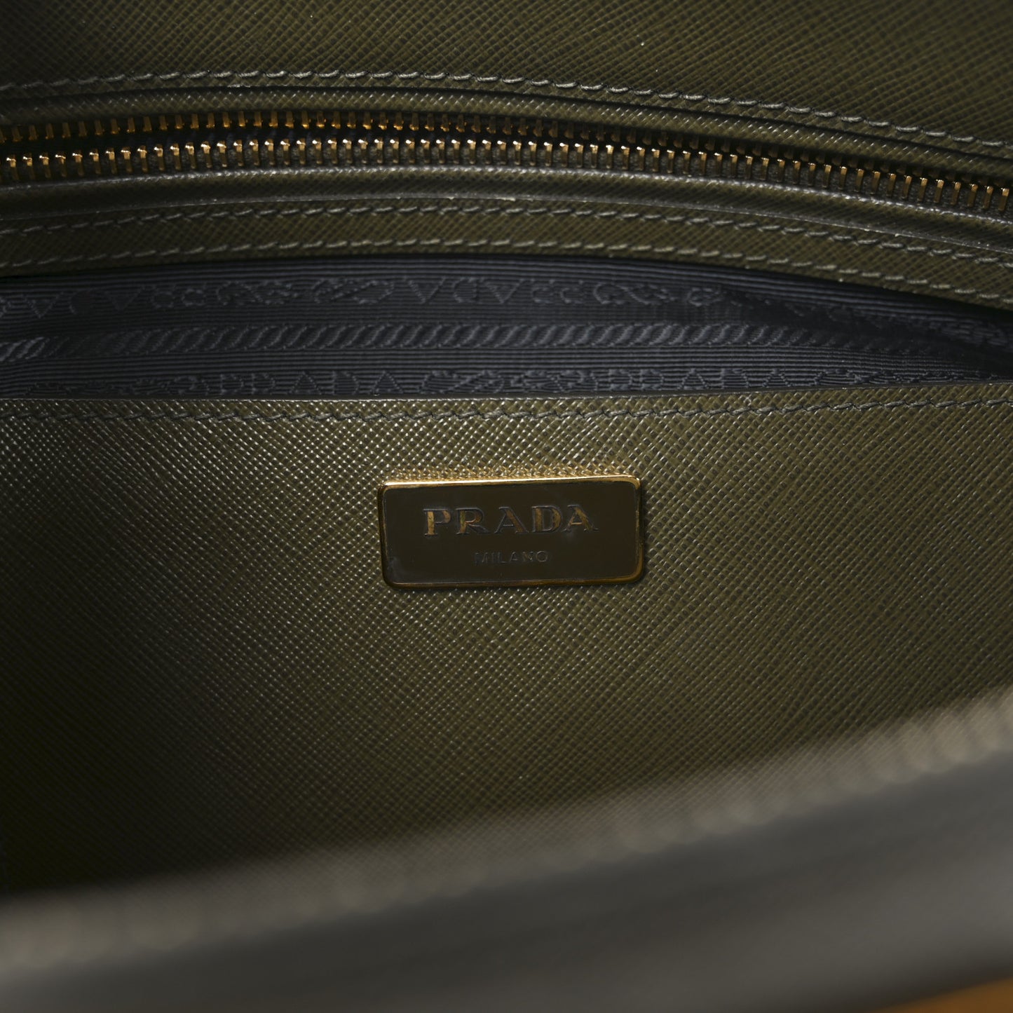 Saffiano Medium Galleria Double Zip Tote Militare