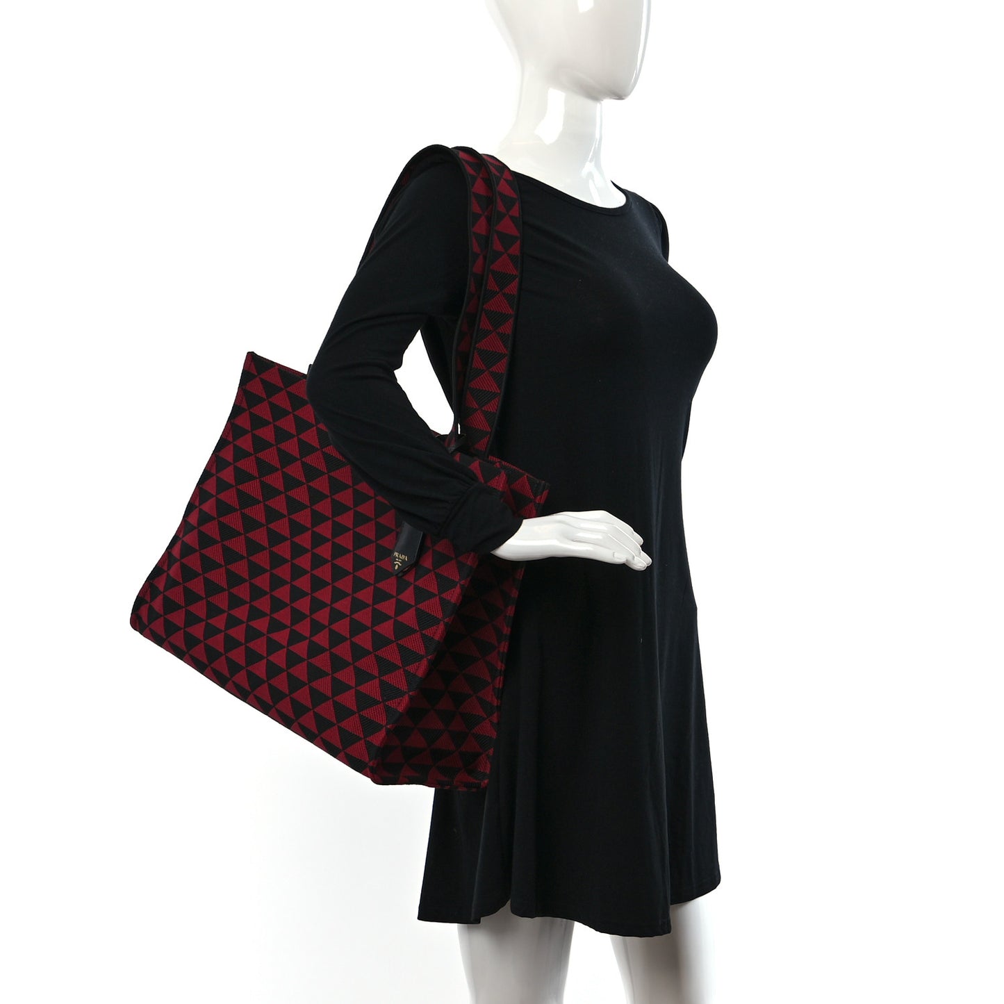 Jacquard Saffiano Triangolo Symbole Embroidered Shopping Tote Black Ciliegia