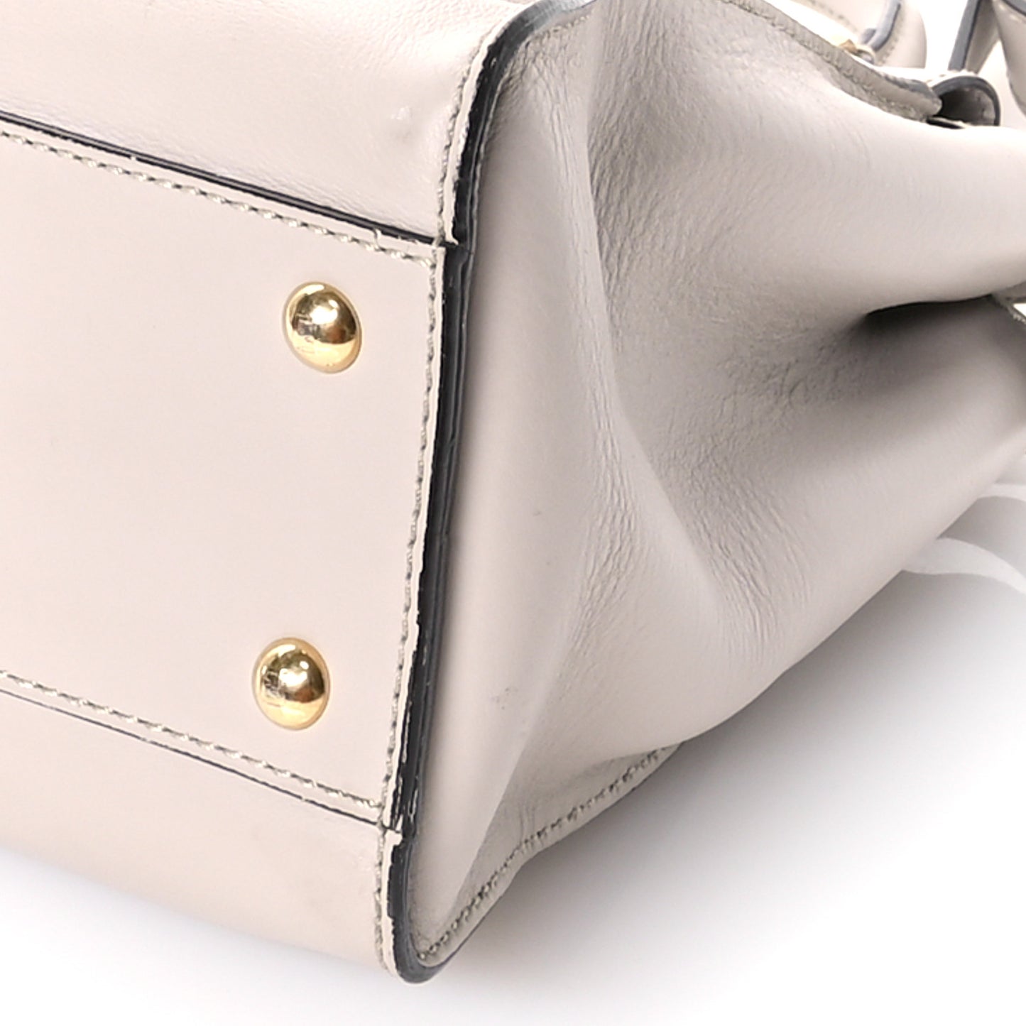 Vitello Seta Shiny Nappa Medium Peekaboo Iconic Satchel Grigio Polvere Magenta