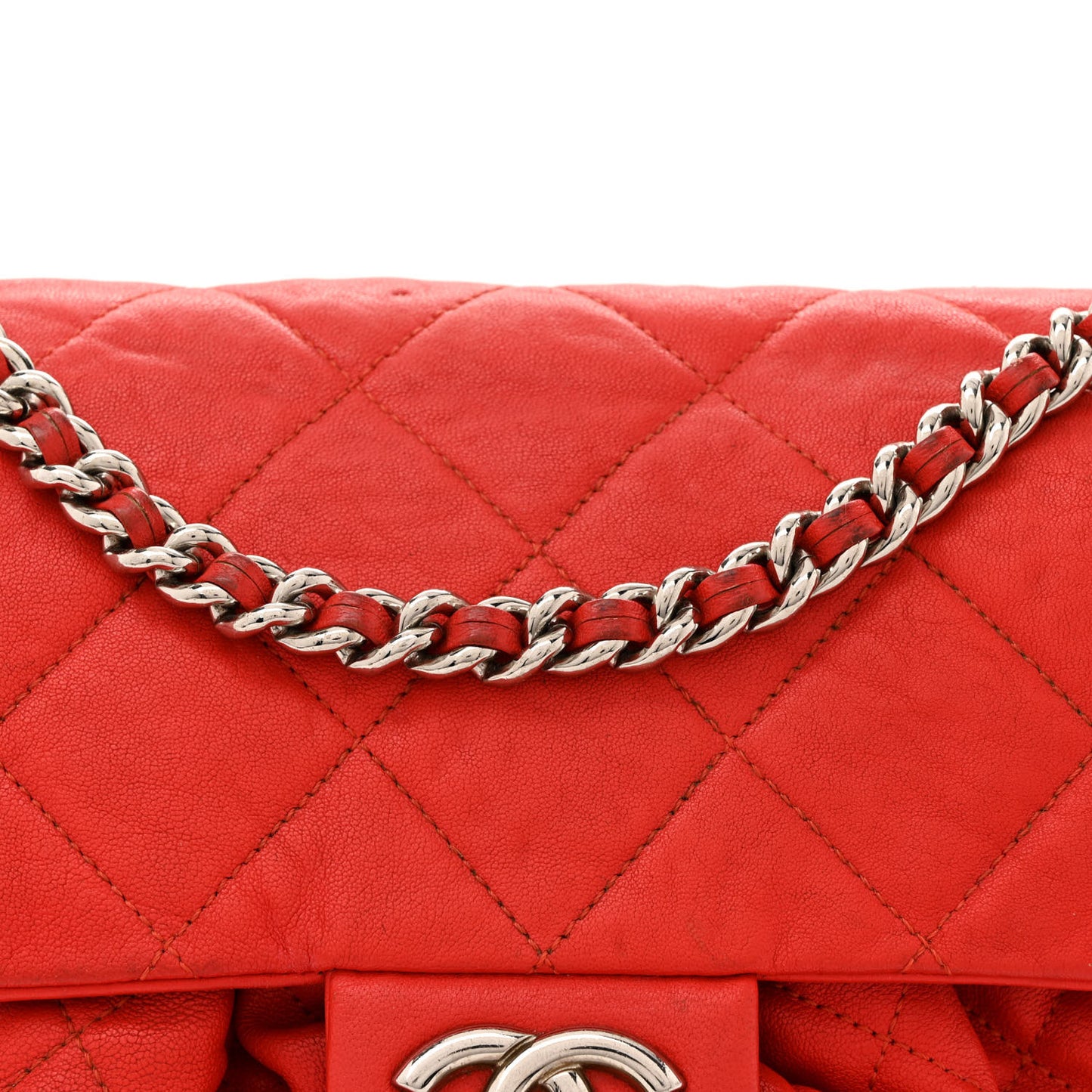Washed Lambskin Quilted Medium Chain Around Messenger Red