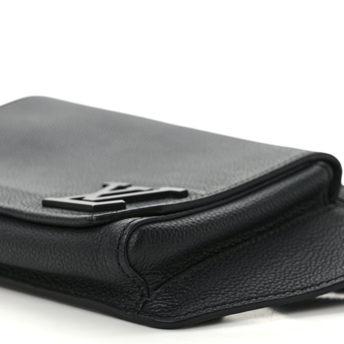 Grained Calfskin Aerogram Takeoff Slingbag Black