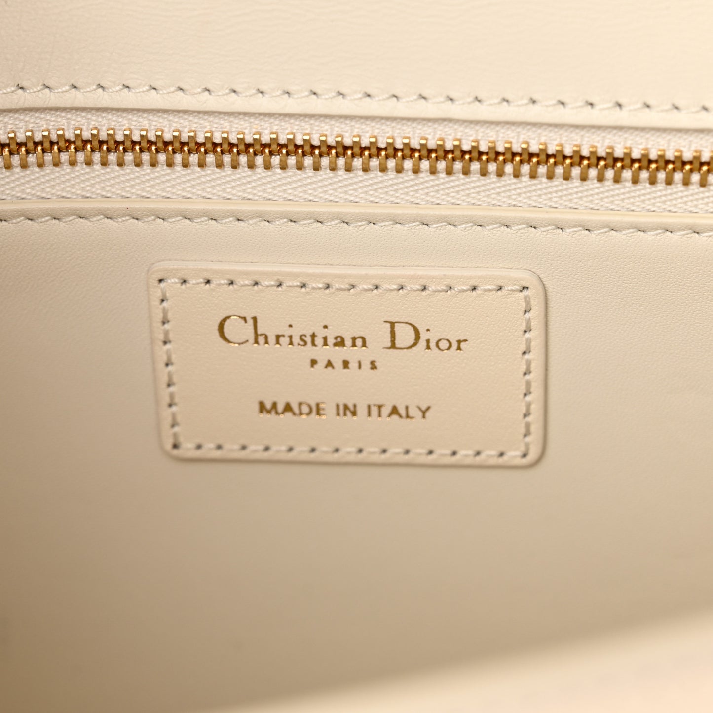 Box Calfskin 30 Montaigne Flap Bag Latte