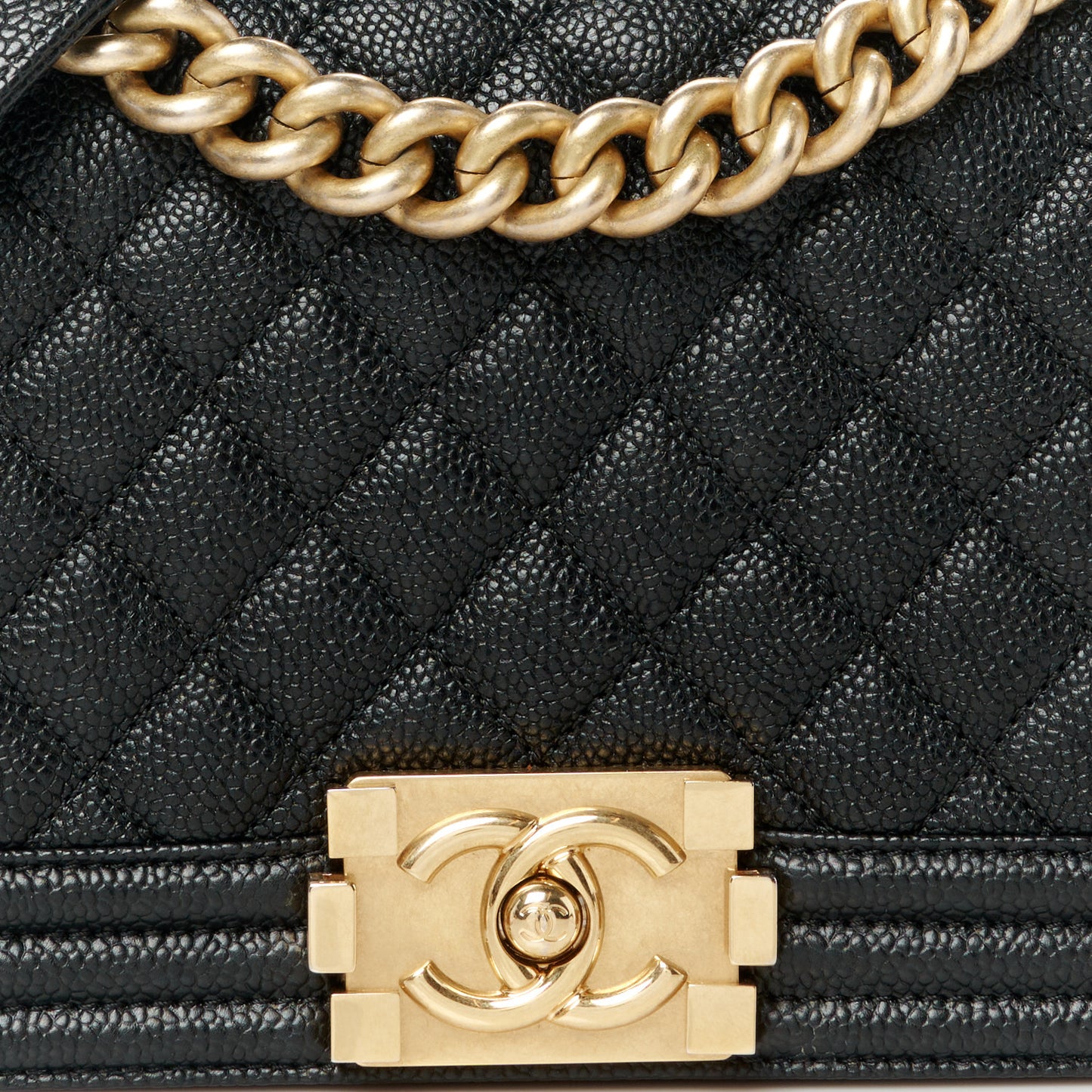 Caviar Quilted Medium Boy Flap Black