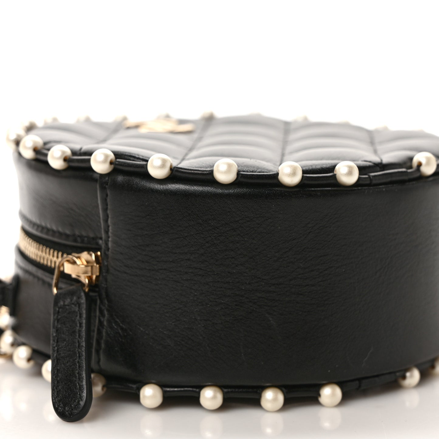 Calfskin Quilted Pearl Round Clutch With Chain Black