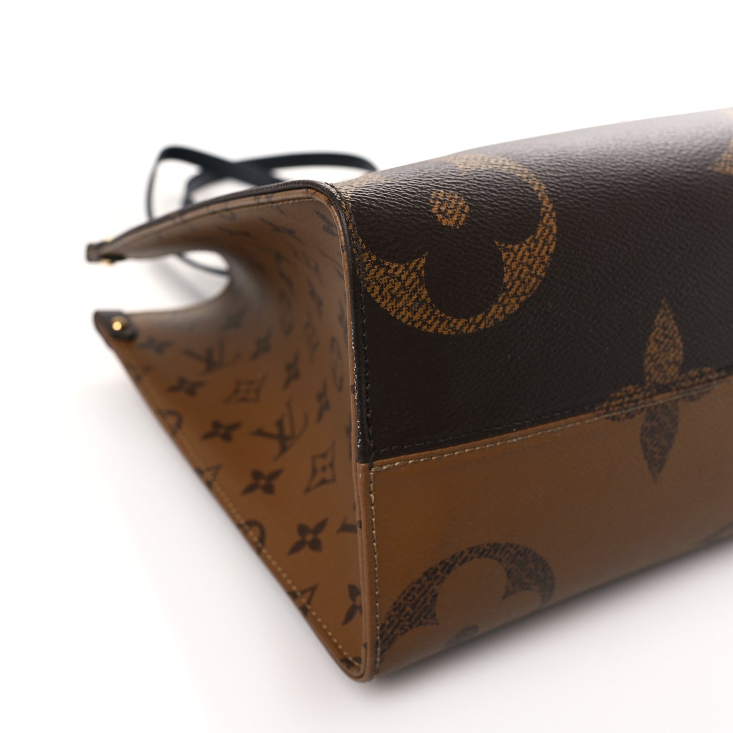 Reverse Monogram Giant Onthego MM