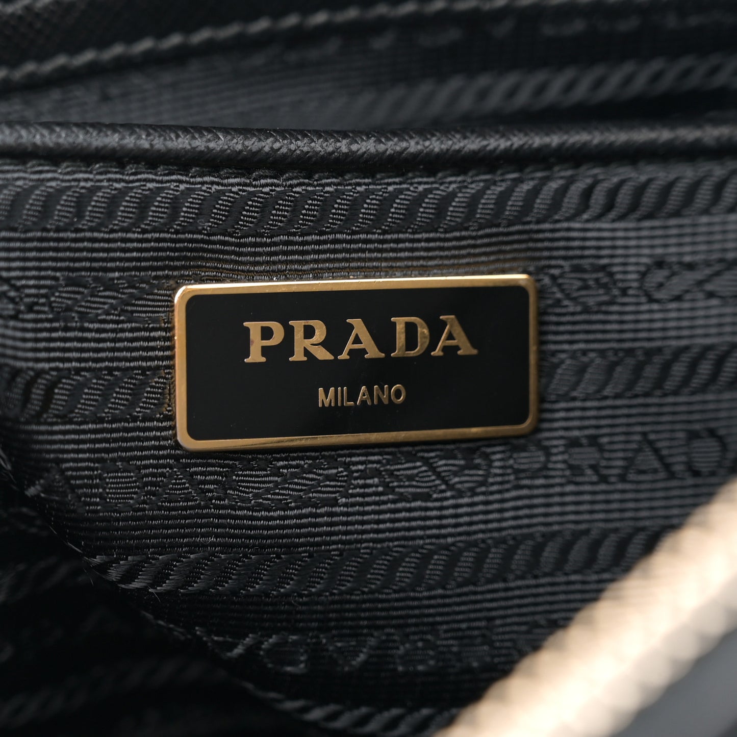 Saffiano Lux Medium Galleria Double Zip Tote Black