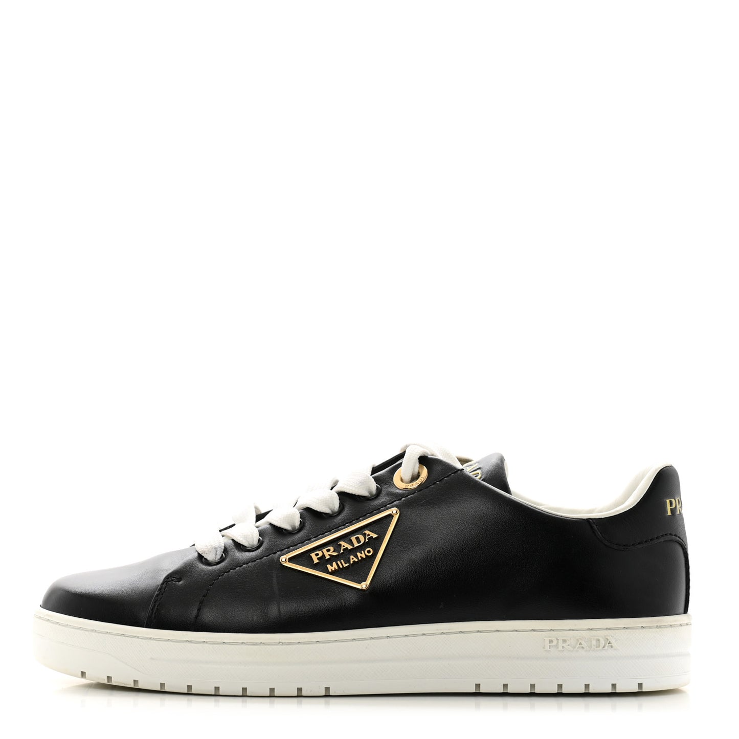 Vitello Soft Metal Triangle Logo Womens Edge Low Top 30mm Sneakers 39 Black White