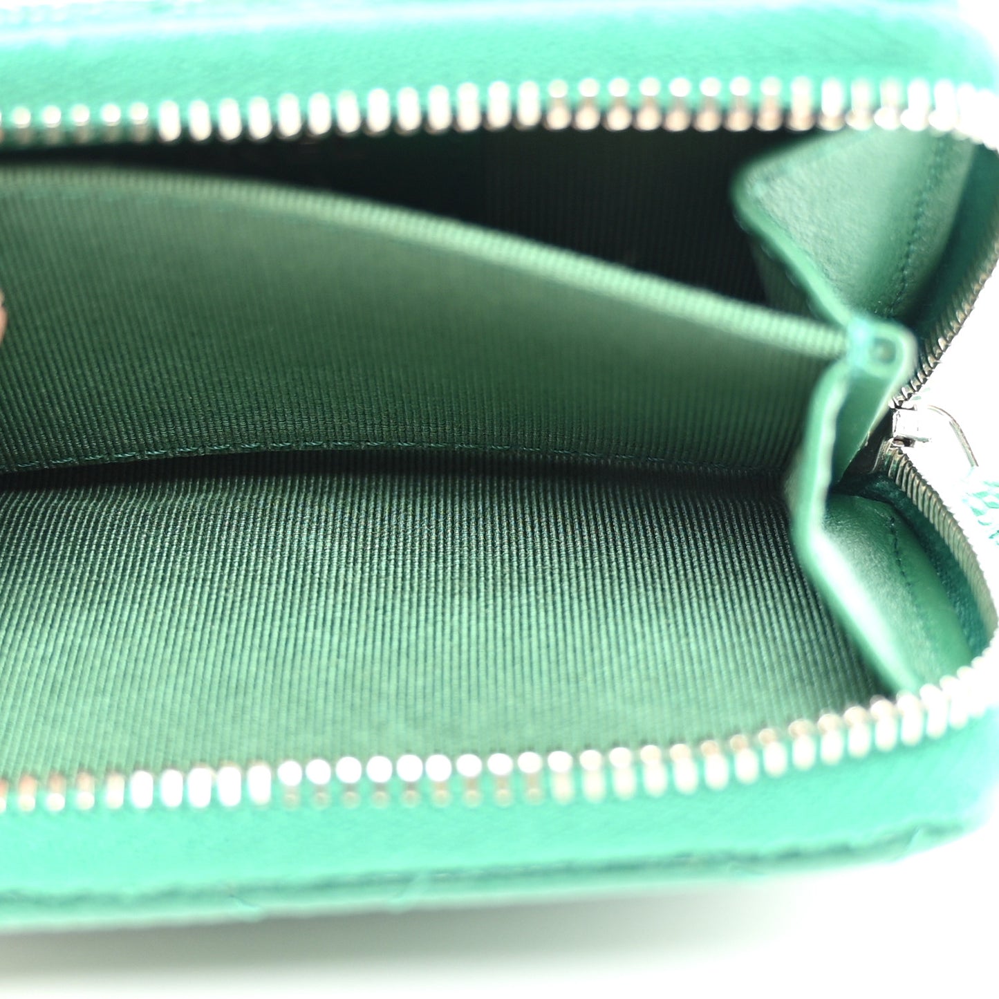 Caviar Quilted Zip Card Holder Green