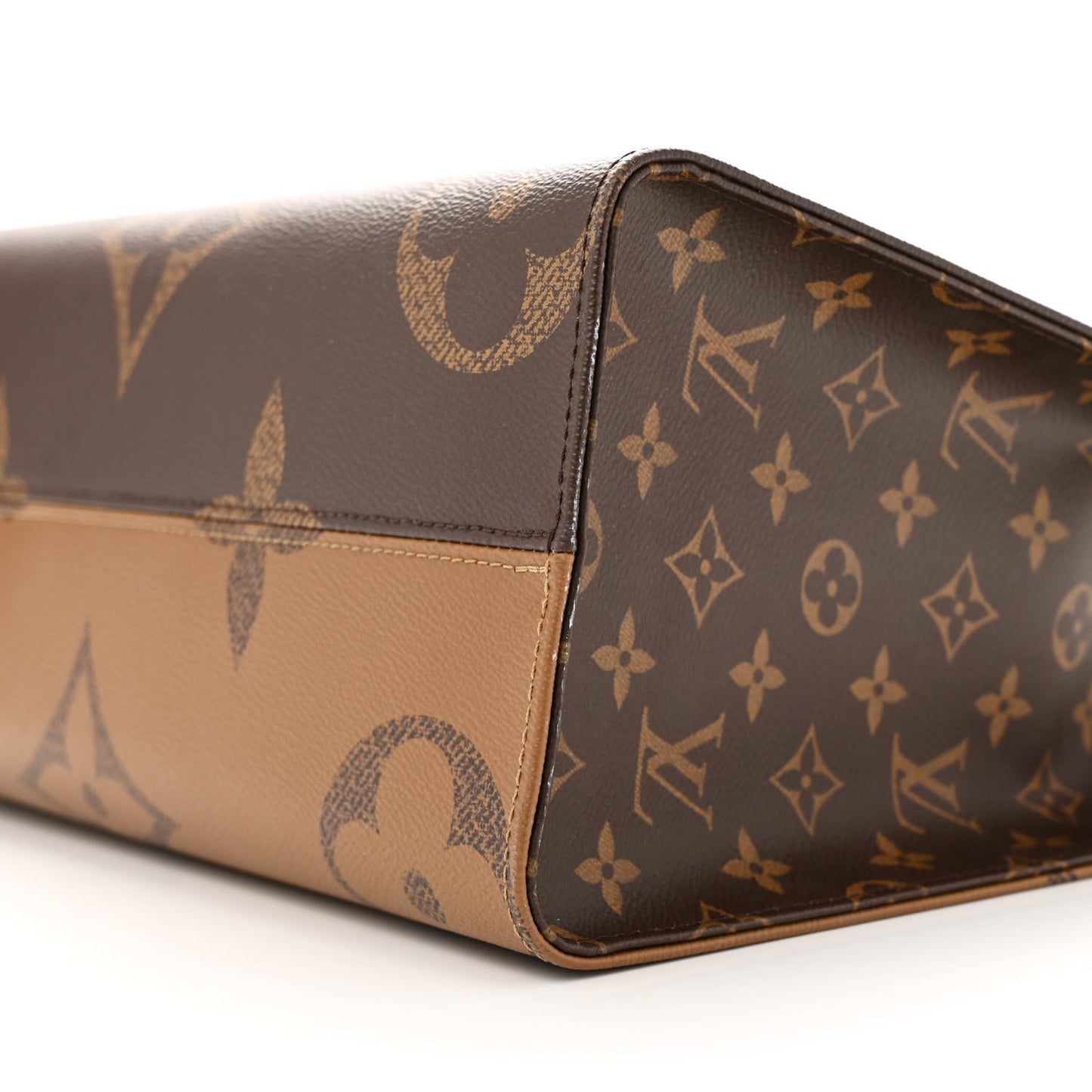 Reverse Monogram Giant Onthego MM