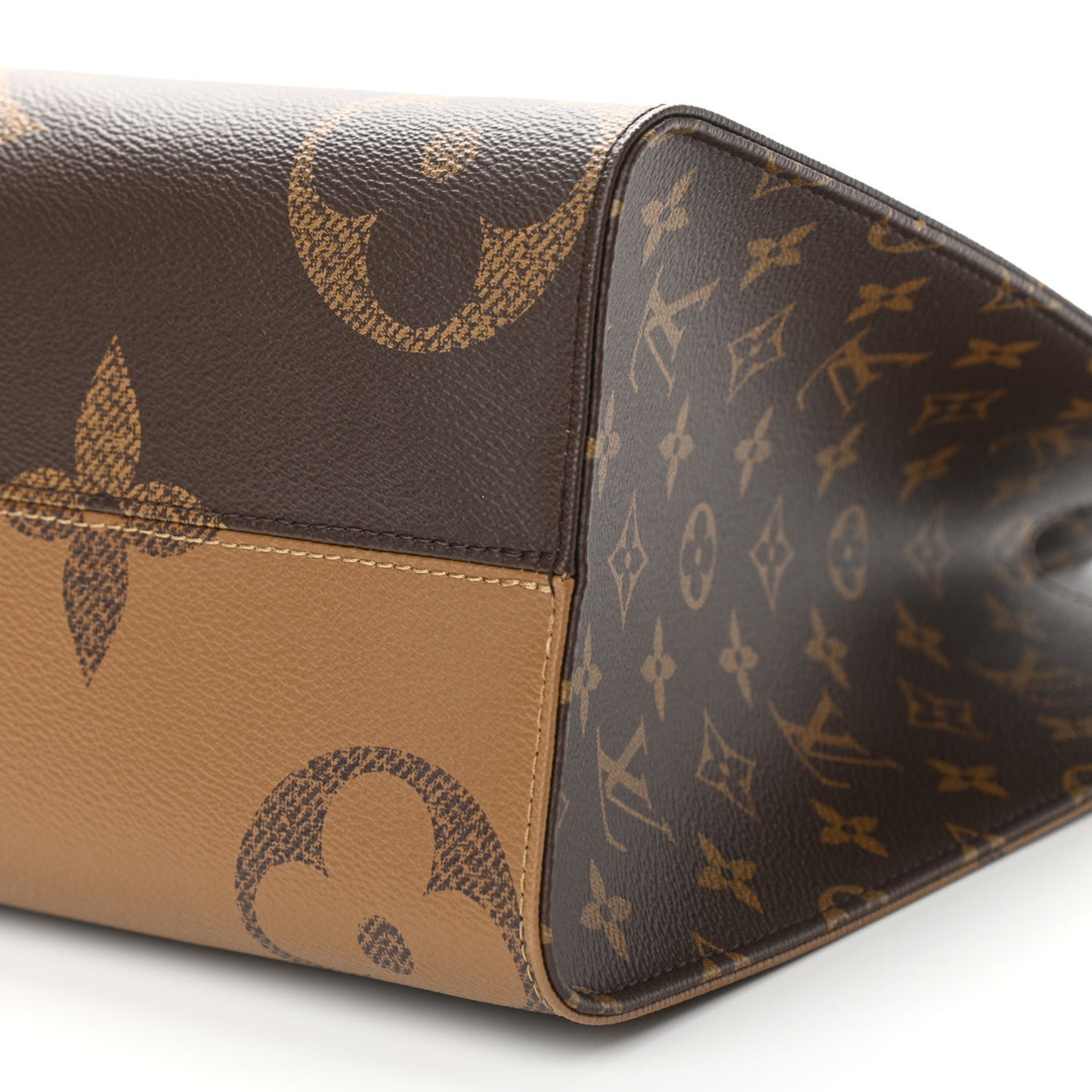 Reverse Monogram Giant Onthego MM