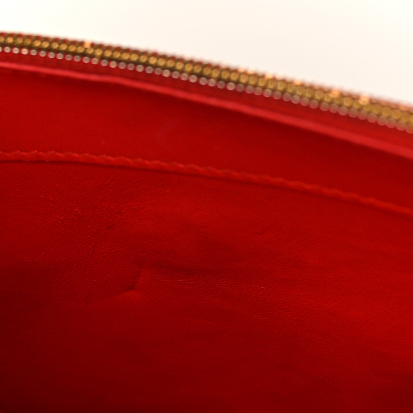 Shiny Goatskin Logo Embossed BB Wallet On Chain Vivid Red