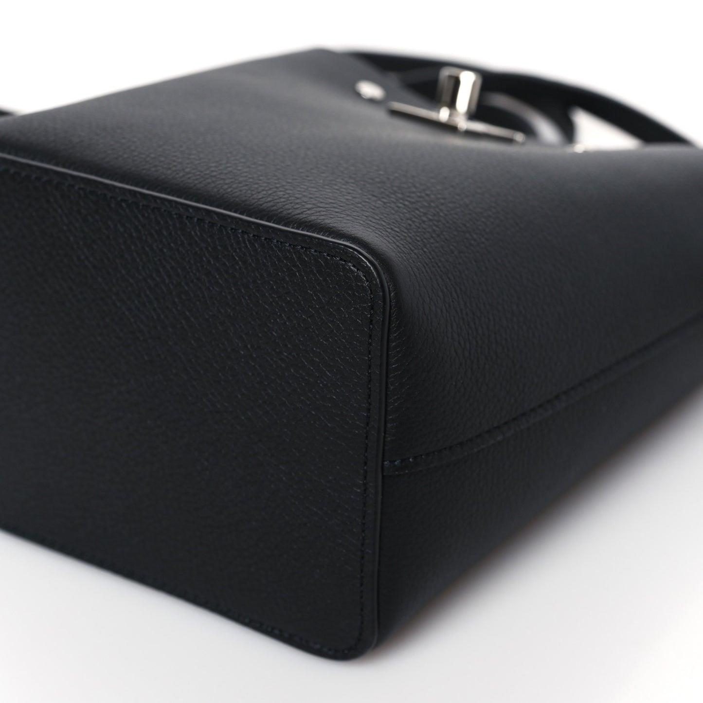 Calfskin Nano Lockme Bucket Black