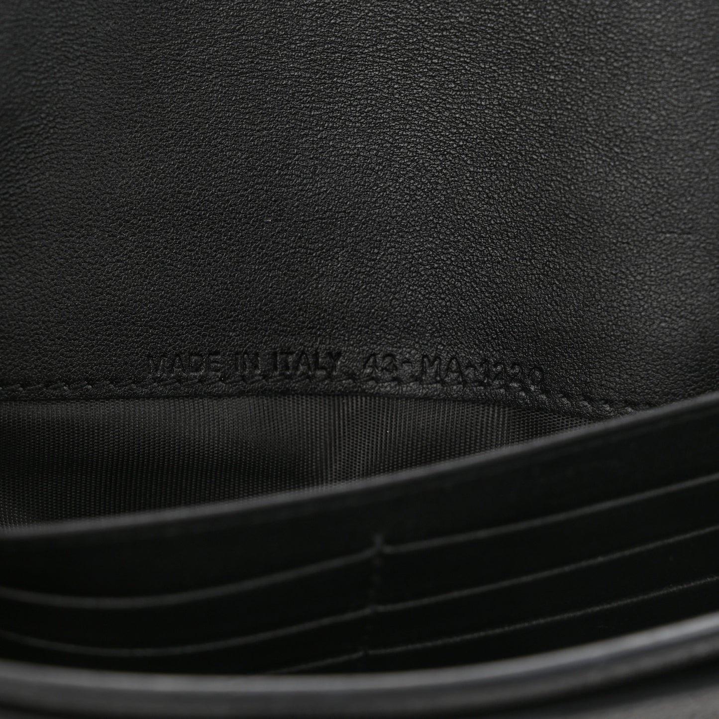 Goatskin Saddle Long Wallet With Chain Black