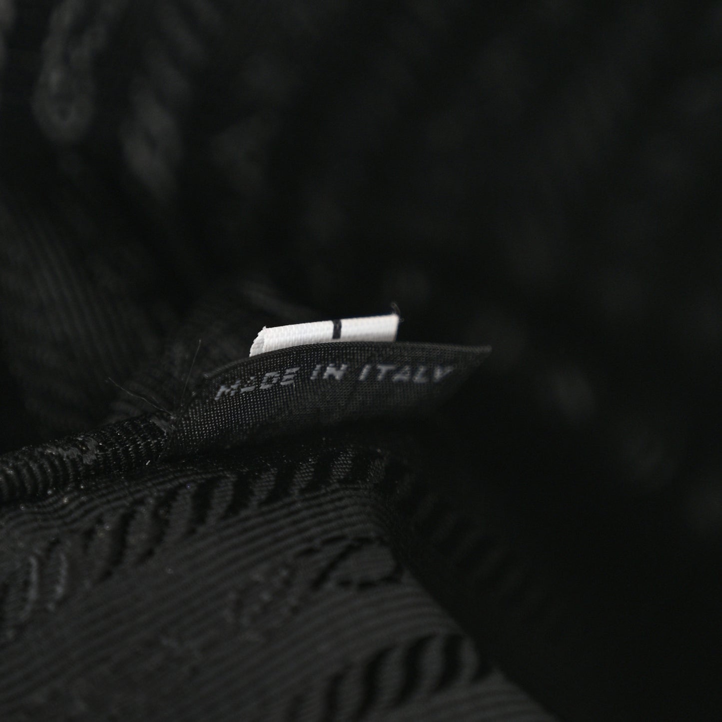 Saffiano Lux Re-Edition 2005 Shoulder Bag Black