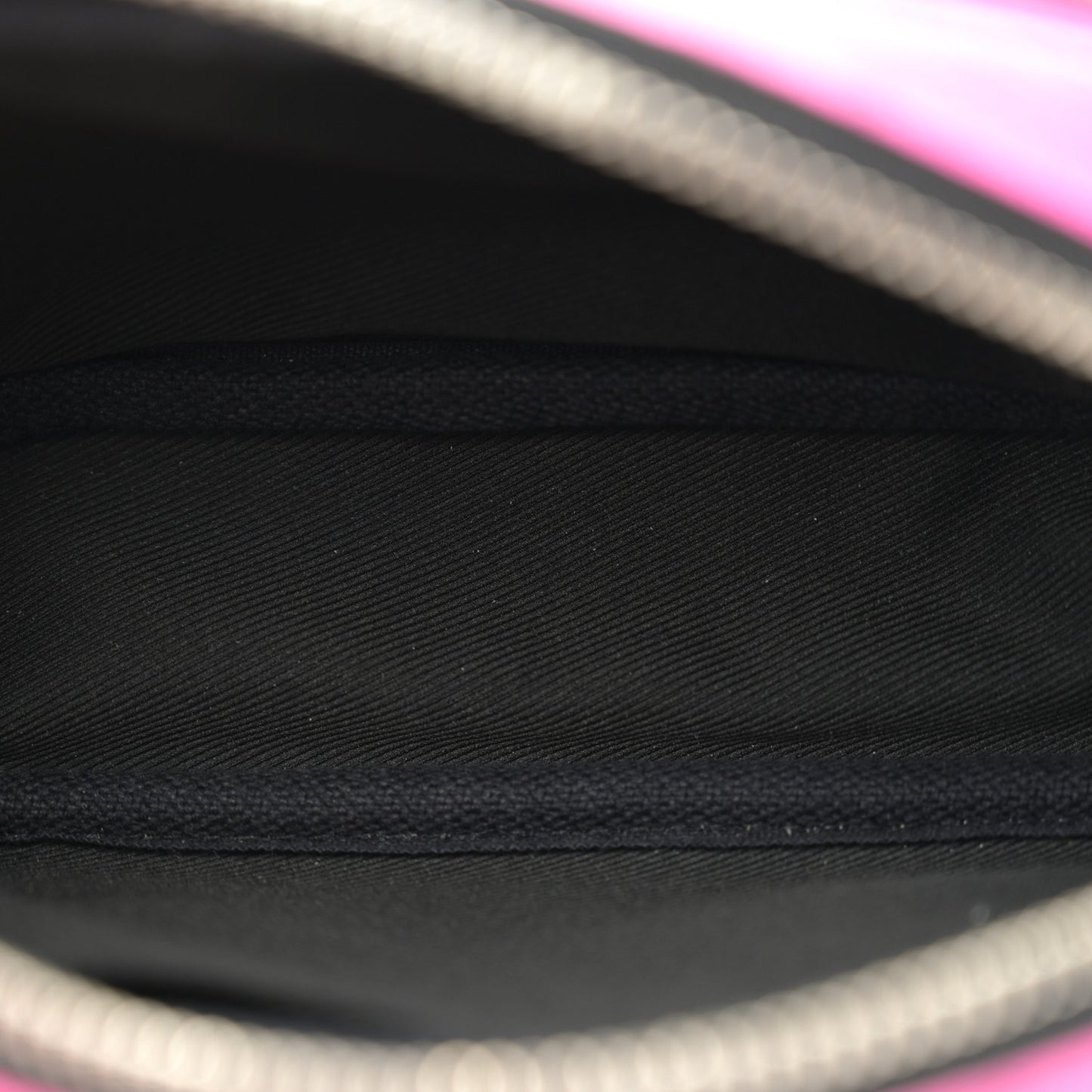 Taigarama Outdoor Pouch Fuchsia