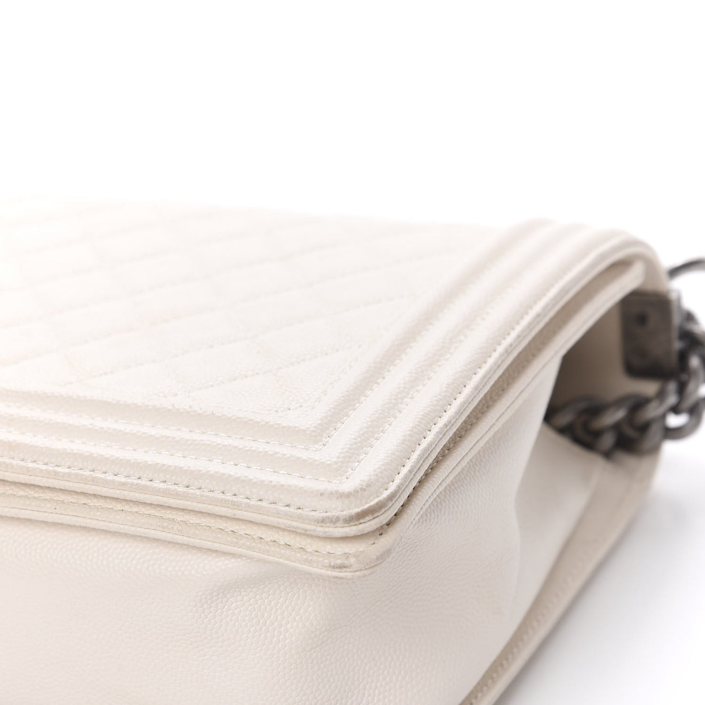 Caviar Quilted Medium Boy Flap Ivory