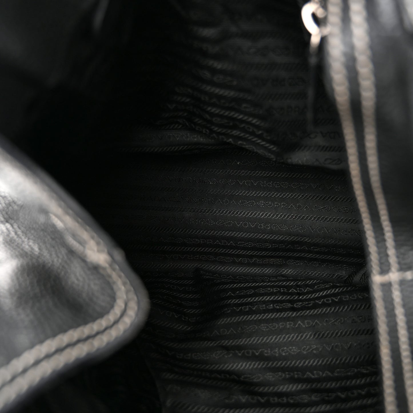 Vitello Daino Shoulder Bag Black