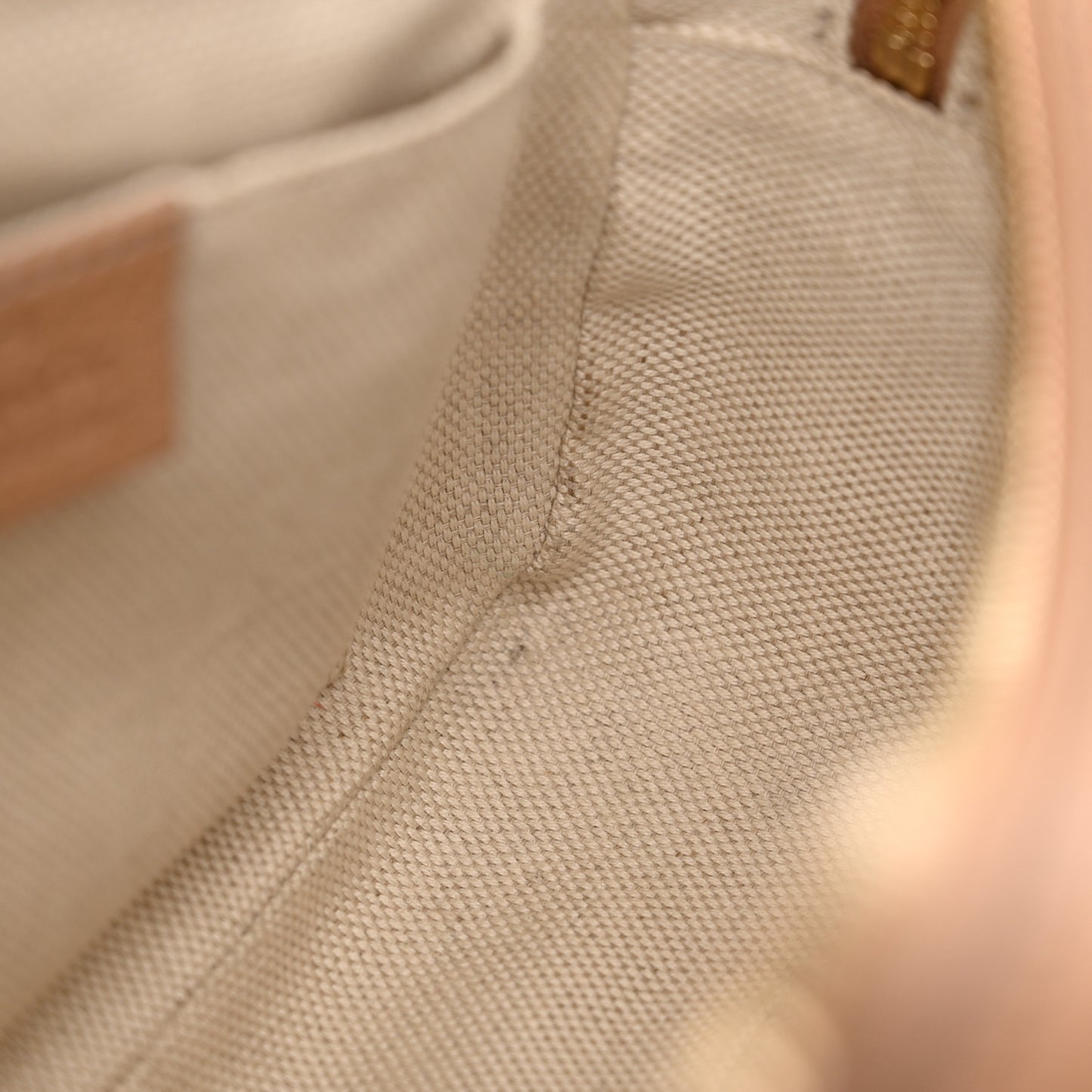 Pebbled Calfskin Small Soho Disco Bag Camelia