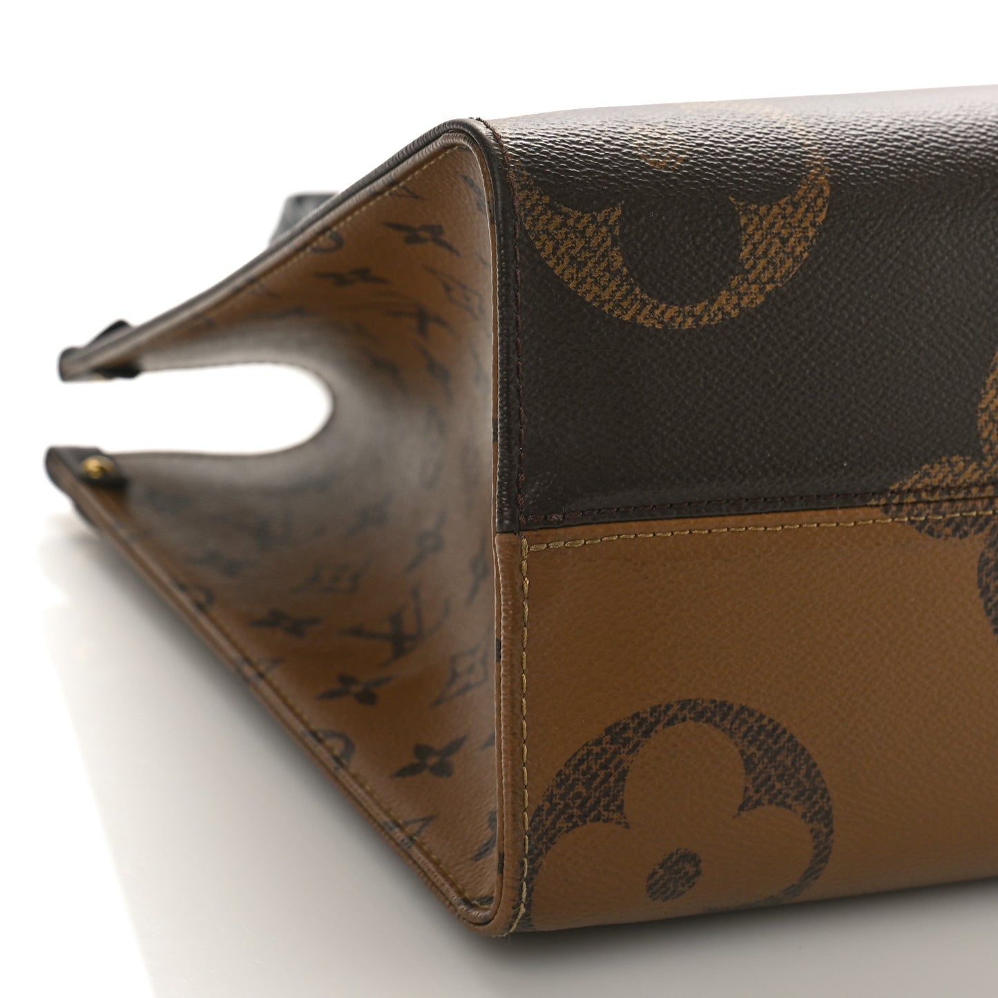 Reverse Monogram Giant Onthego MM