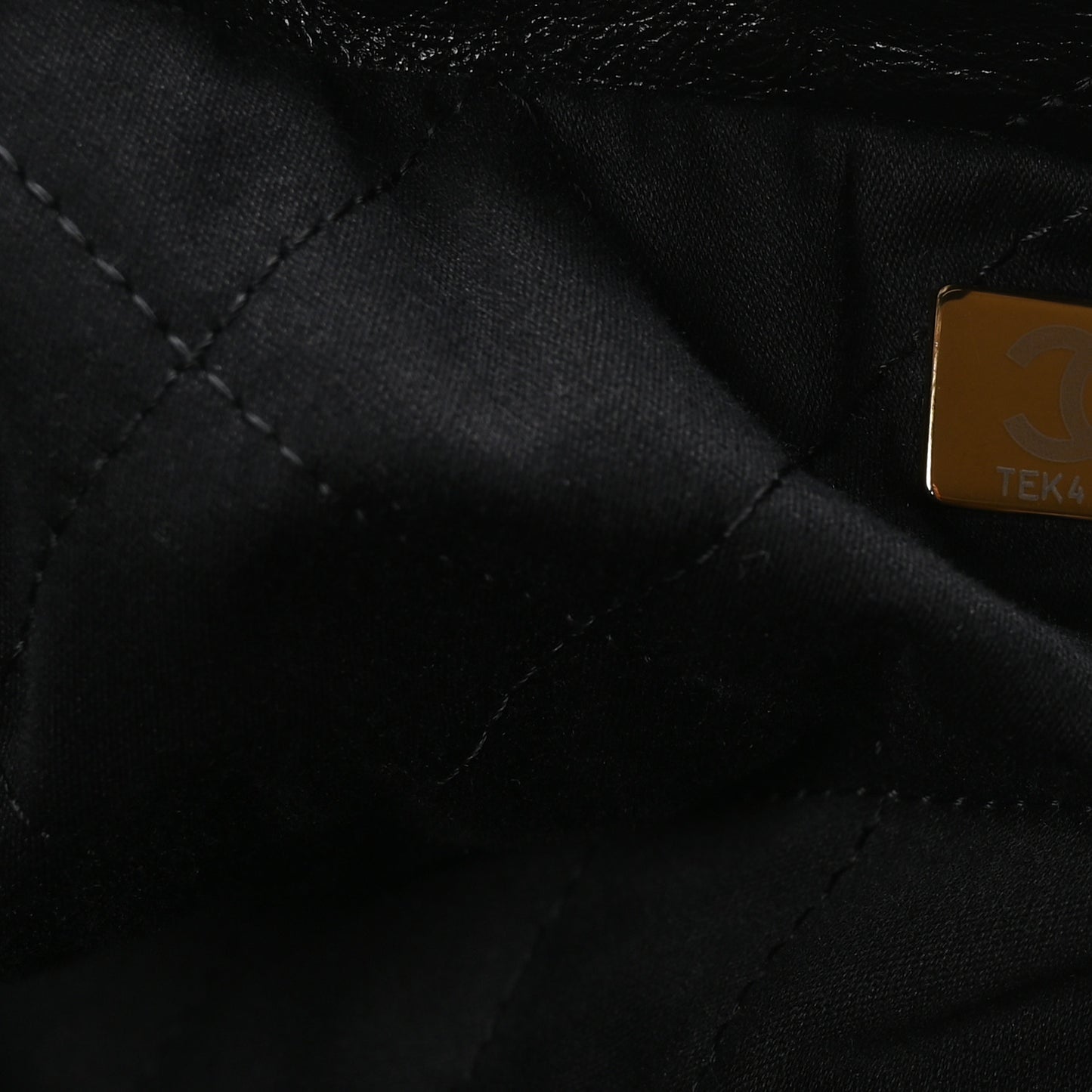 Shiny Calfskin Quilted Chanel 22 Black