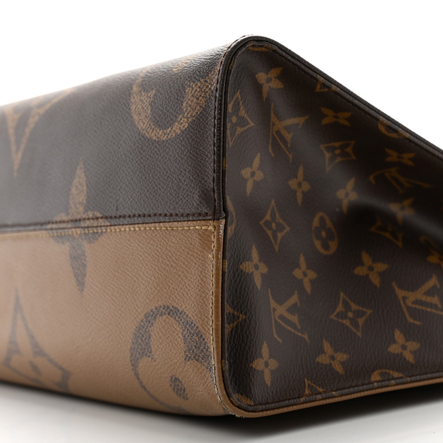 Reverse Monogram Giant Onthego MM