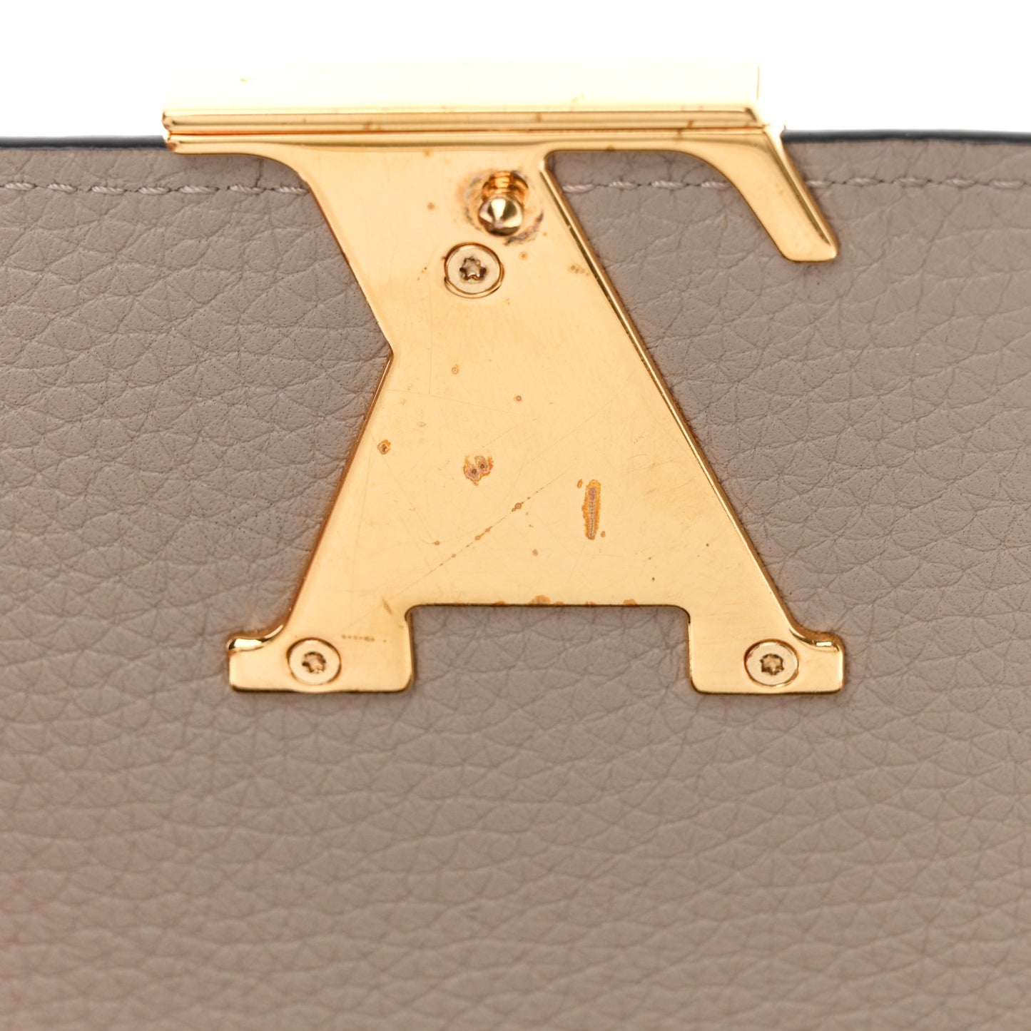 Taurillon Capucines Wallet Galet