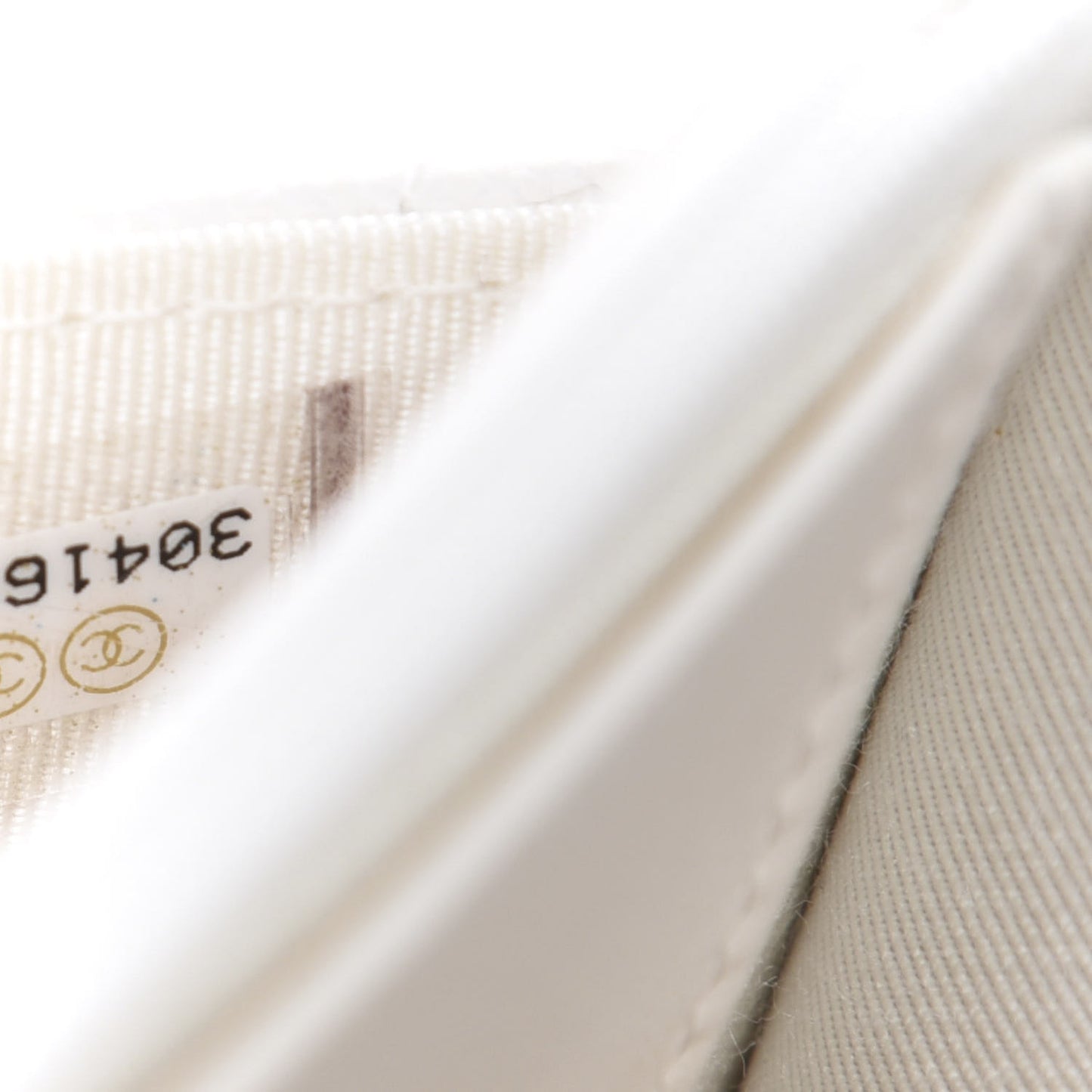 Caviar Quilted Wallet On Chain WOC White