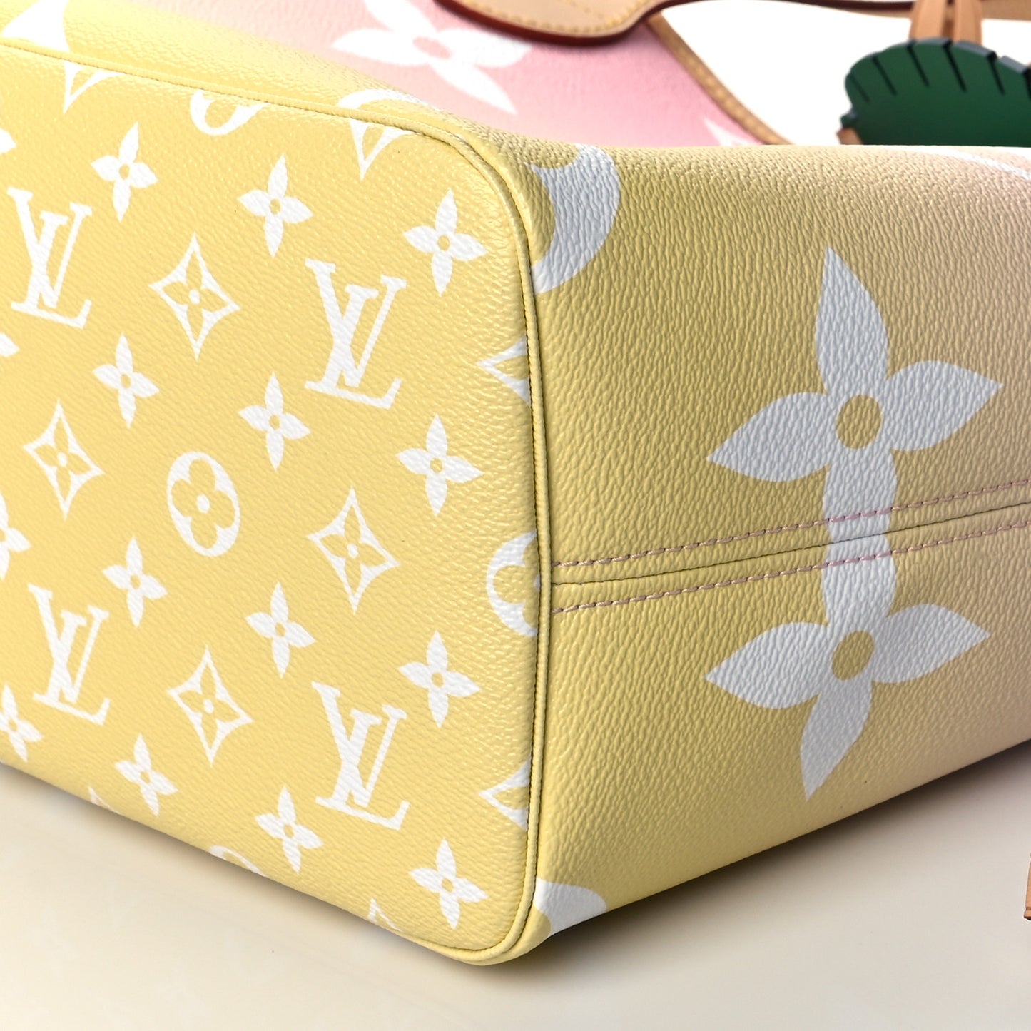 Monogram Giant By The Pool Neverfull MM Light Pink