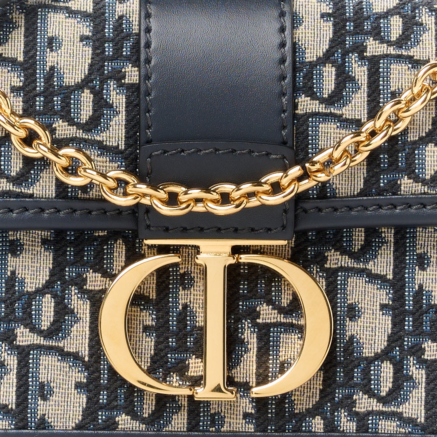 Oblique 30 Montaigne East West Chain Flap Bag Blue