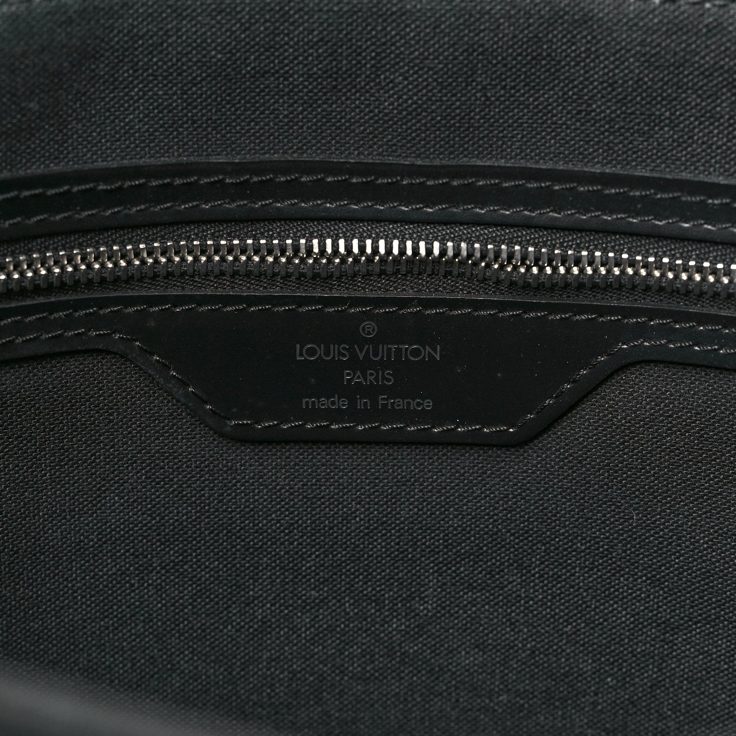 Louis Vuitton Taiga Saratov GM Epicea 6 of 11