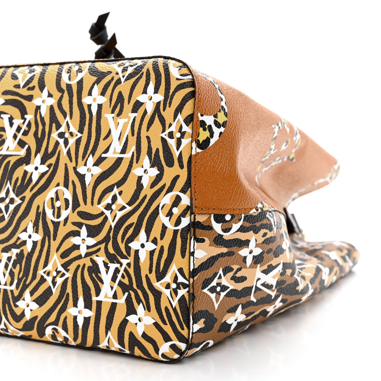 Louis Vuitton Monogram Giant Jungle NéoNoé Caramel 9 of 11