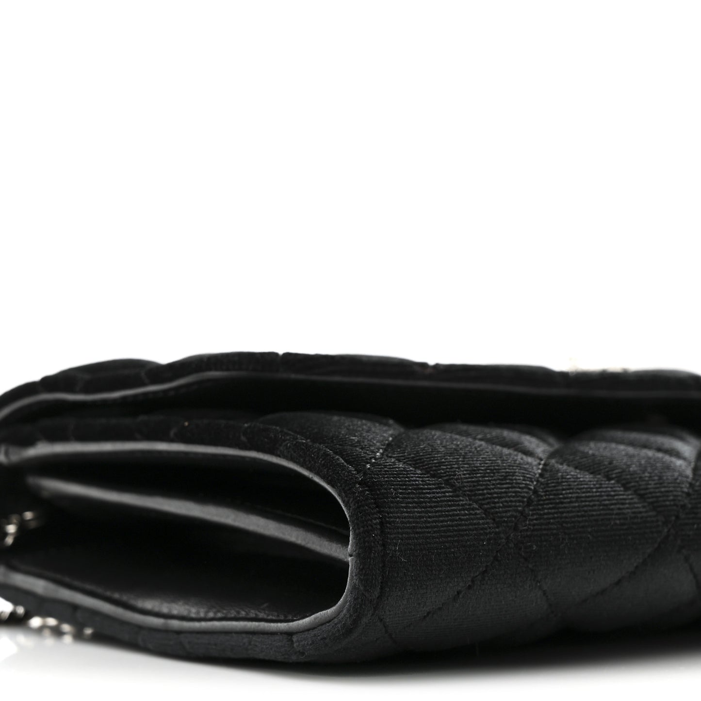 Velvet Quilted Medusa Wallet On Chain Black