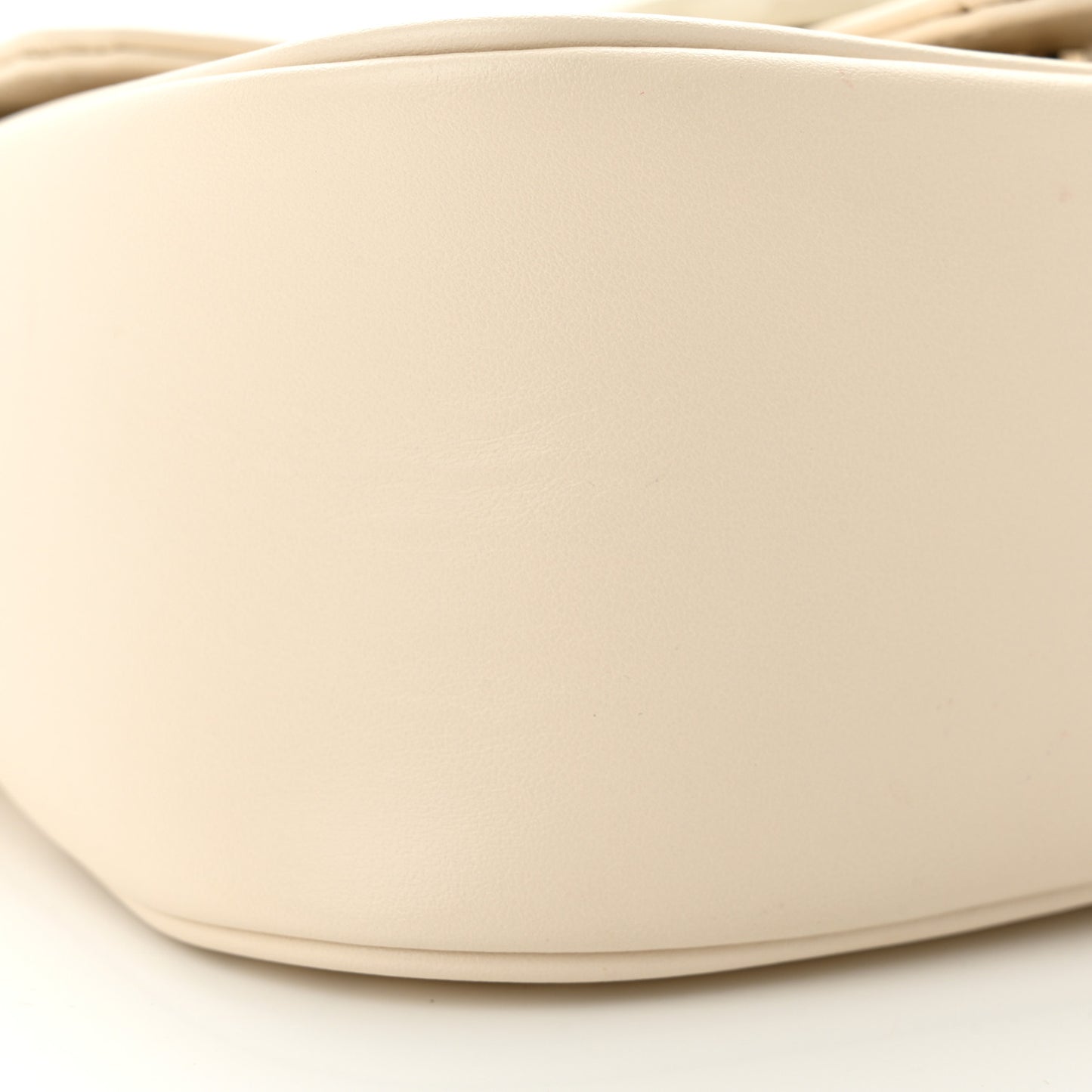 Calfskin Matelasse Monochrome Mini GG Marmont Crossbody Shoulder Bag White