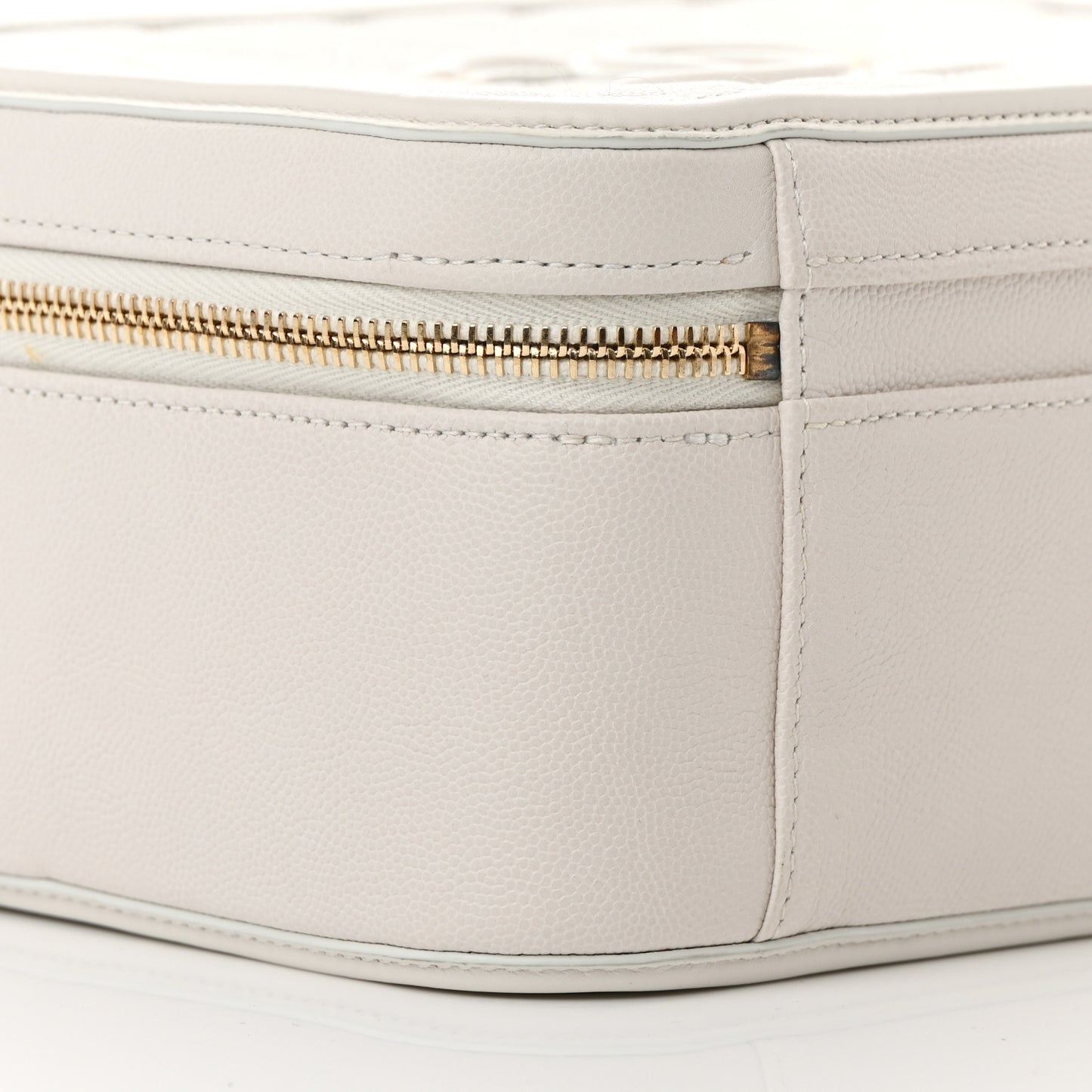 Caviar Quilted Large CC Filigree Vanity Case White