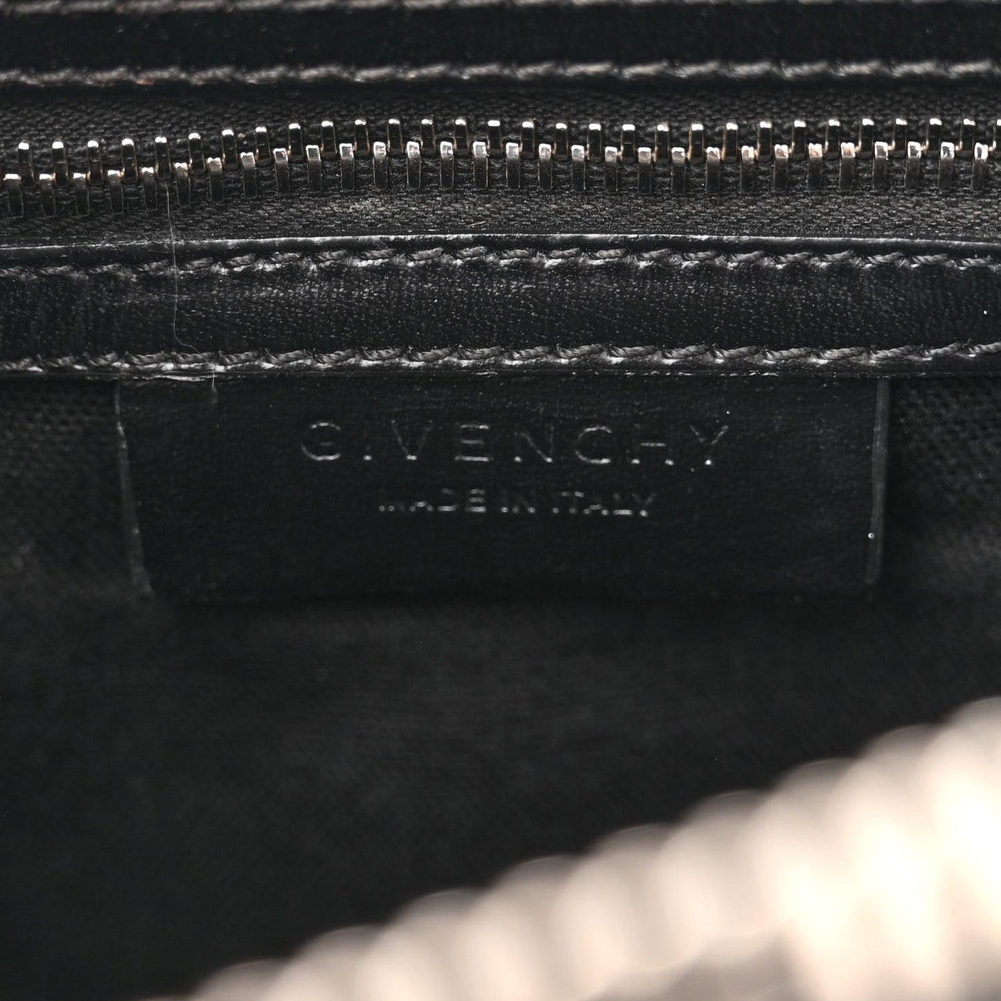 Shiny Lord Calfskin Medium Antigona Black
