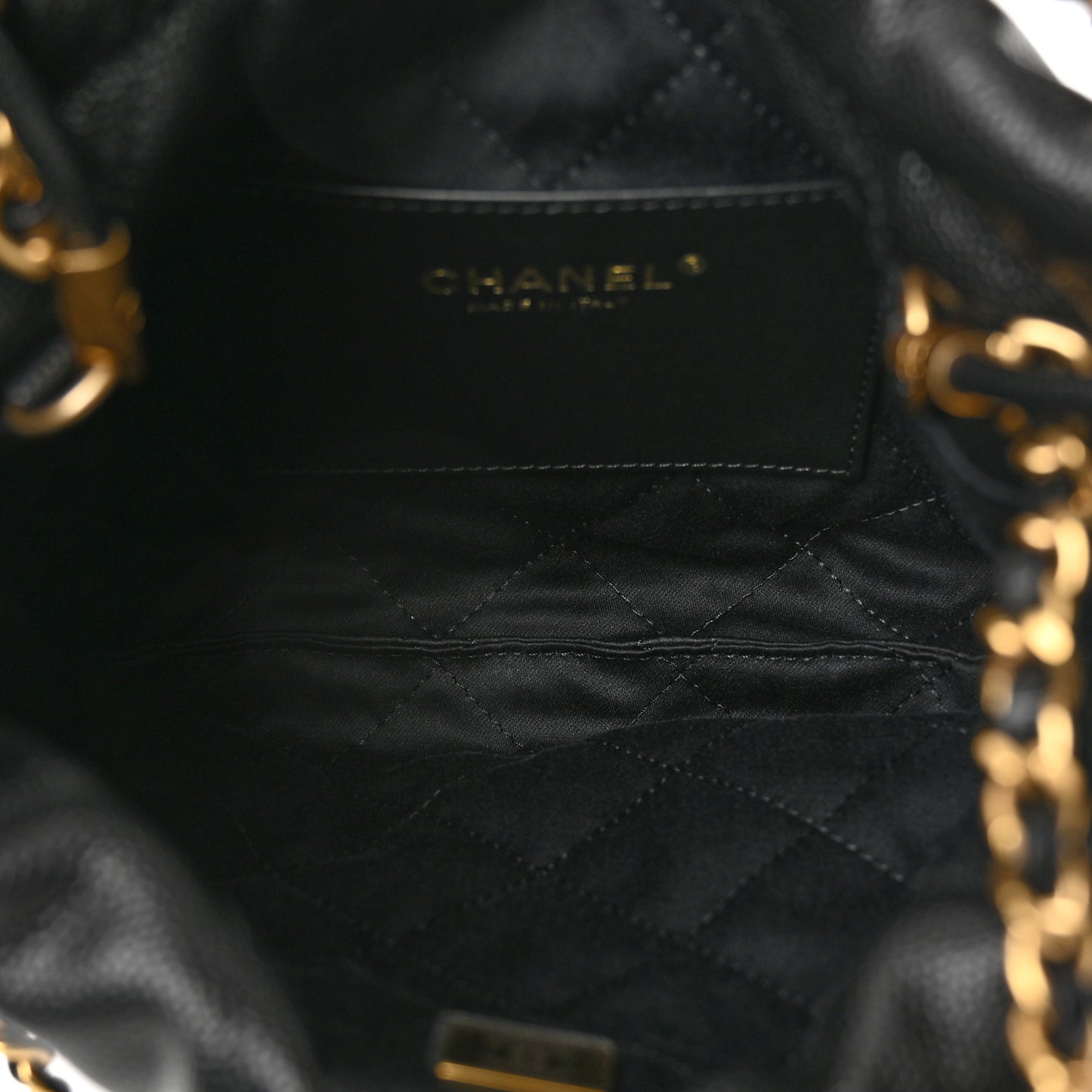 Shiny Caviar Quilted Monochrome Mini Chanel 22 Black