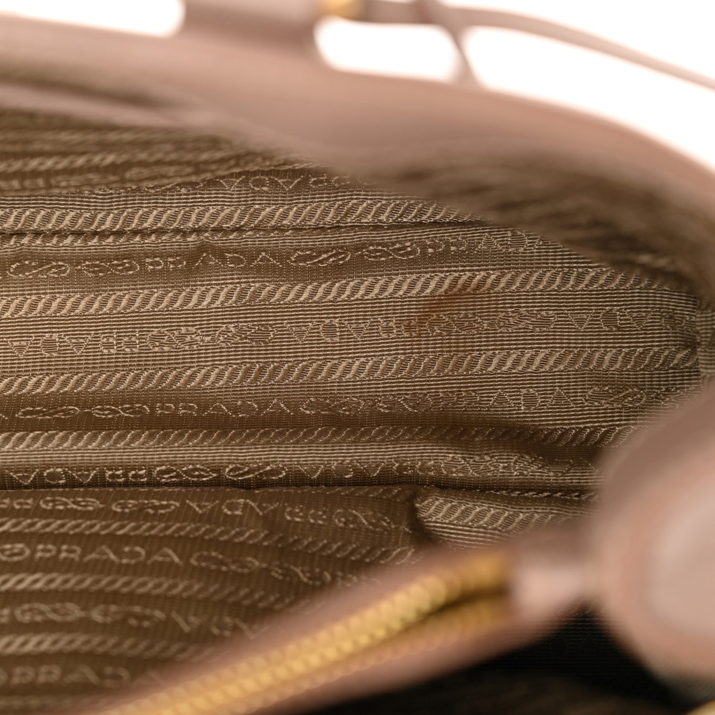 Saffiano Medium Galleria Double Zip Tote Cammeo