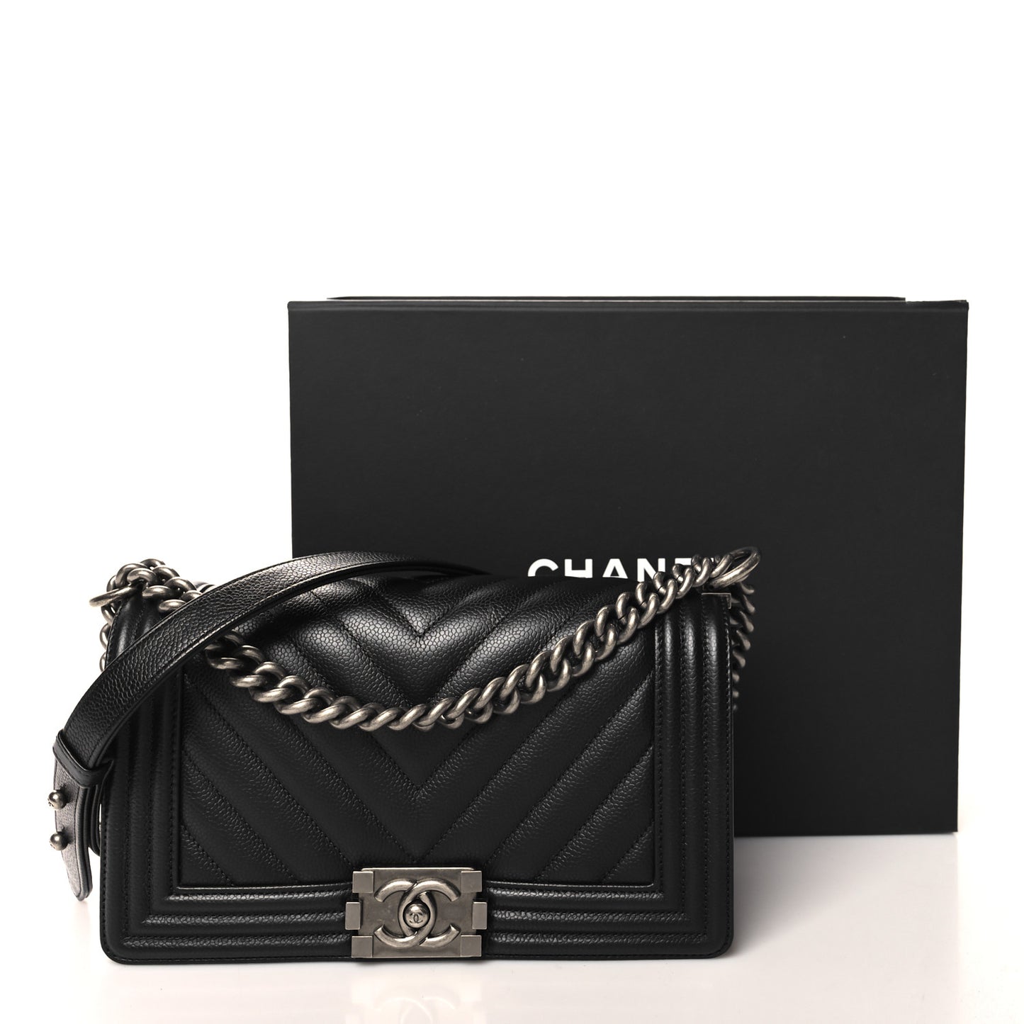 Caviar Chevron Quilted Medium Boy Flap Black
