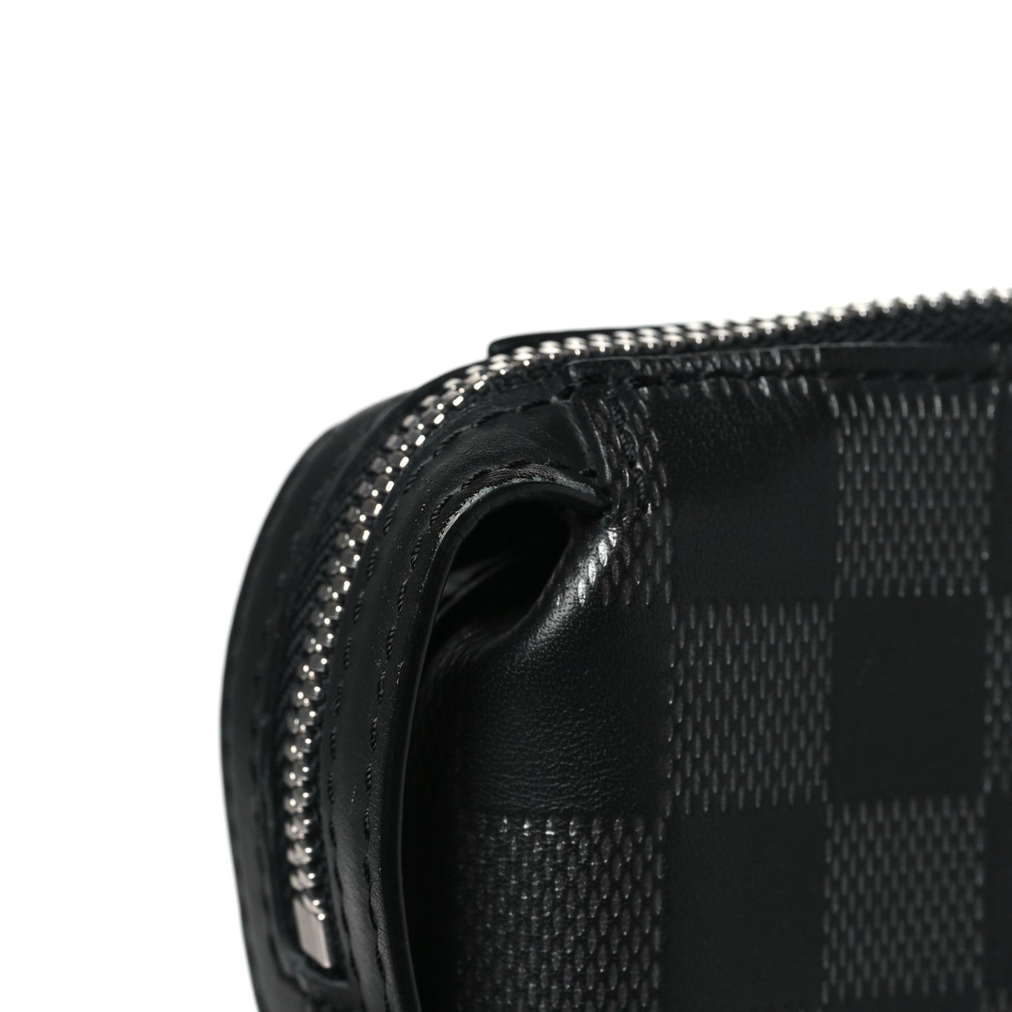 Damier Infini Discovery Messenger BB Onyx