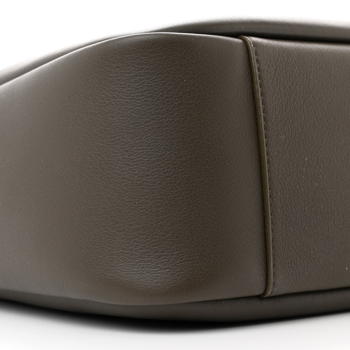 Smooth Calfskin Large Le 5 A 7 Soft Hobo Light Musk