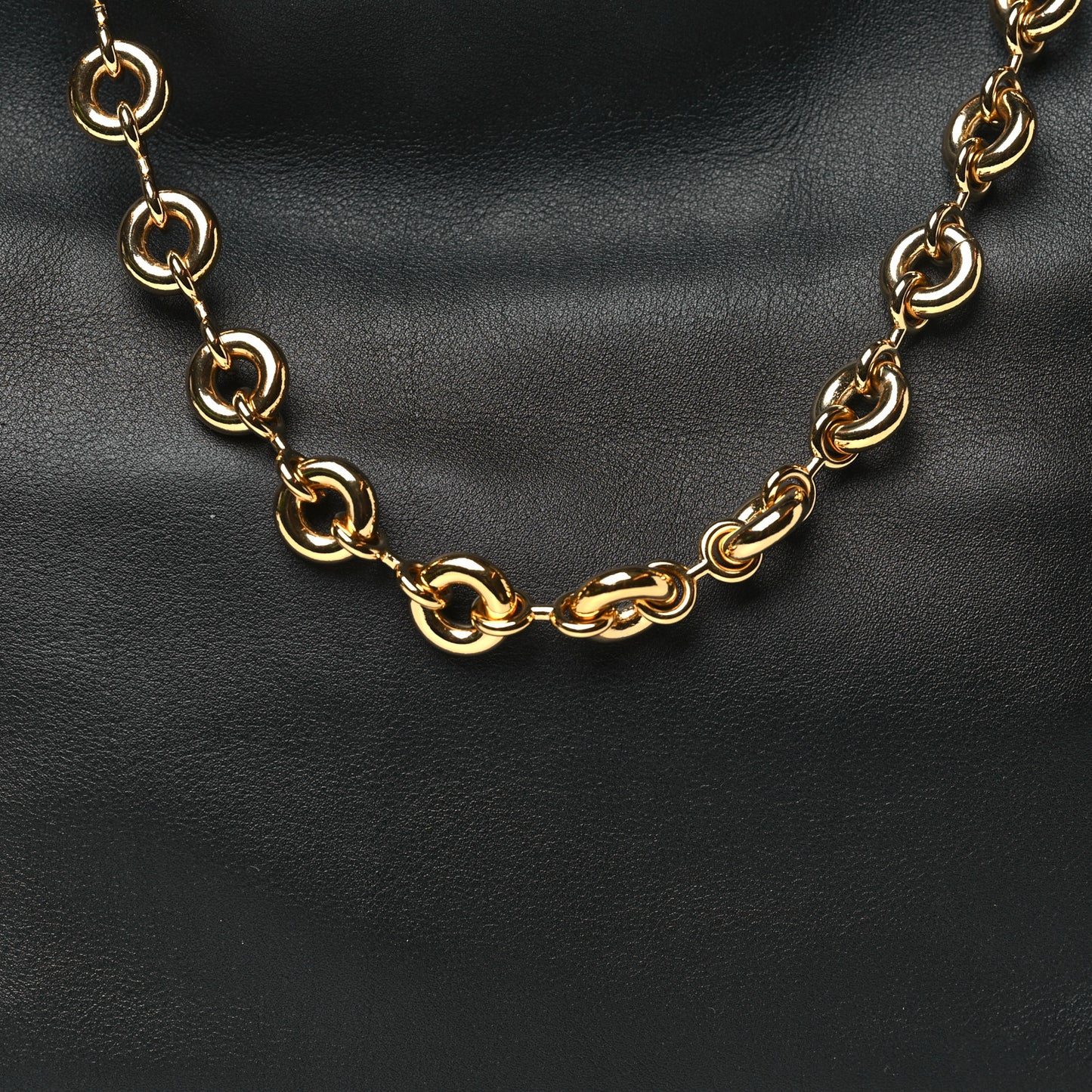 Mellow Nappa Donut Chain Flamenco Knot Clutch Black