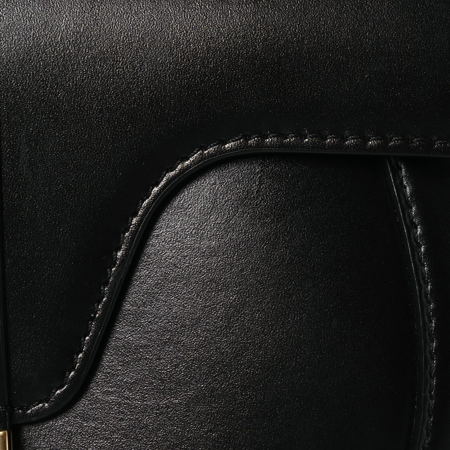 Satinated Calfskin Besace Small 16 Black