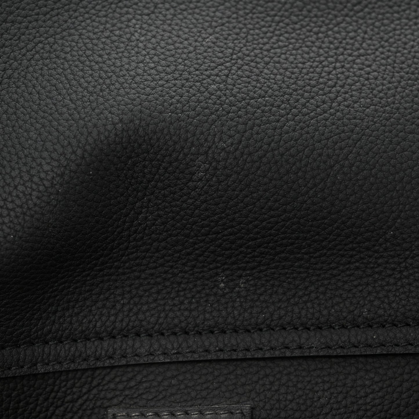 Grained Calfskin Aerogram Takeoff Sling Black