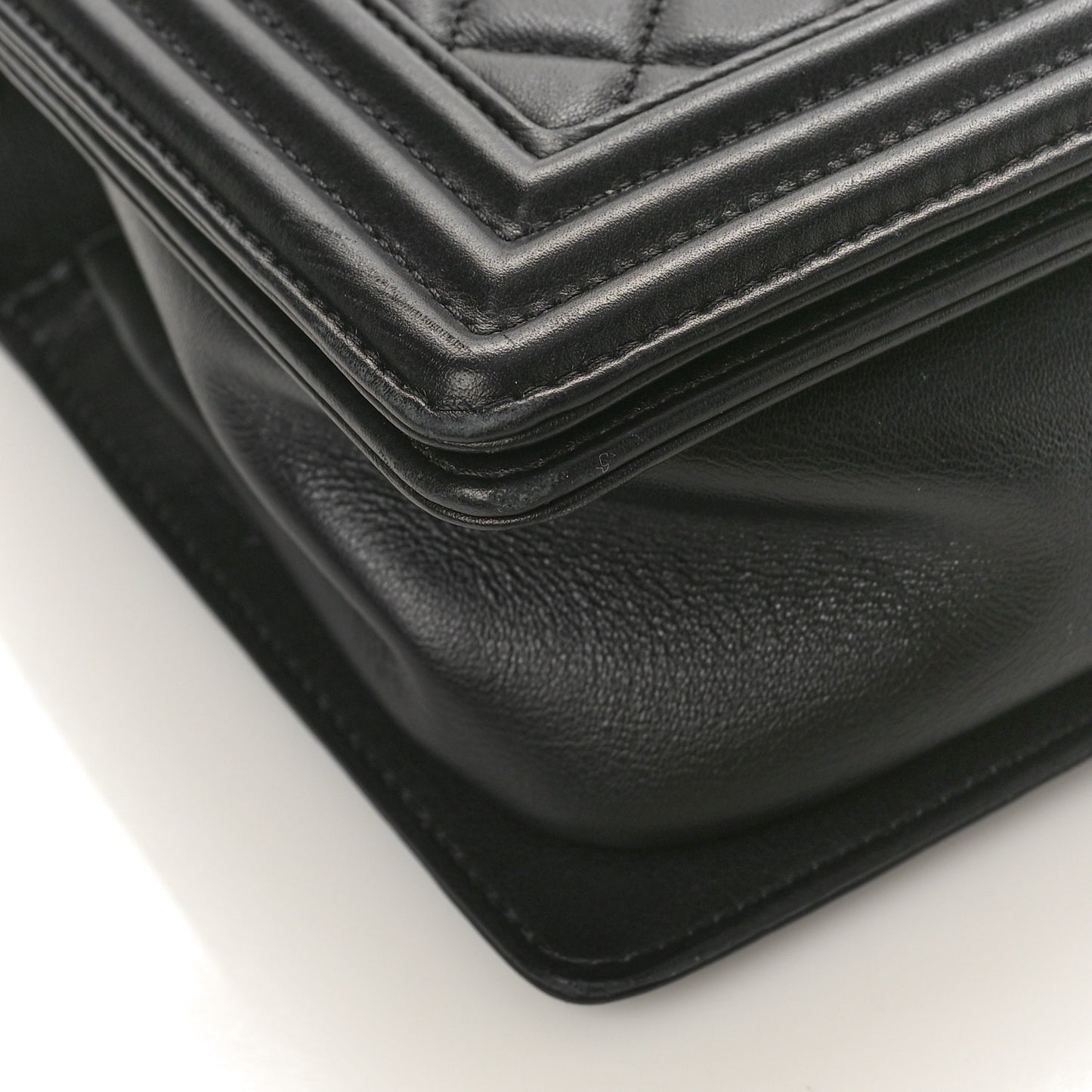 Lambskin Quilted Medium Boy Flap Black
