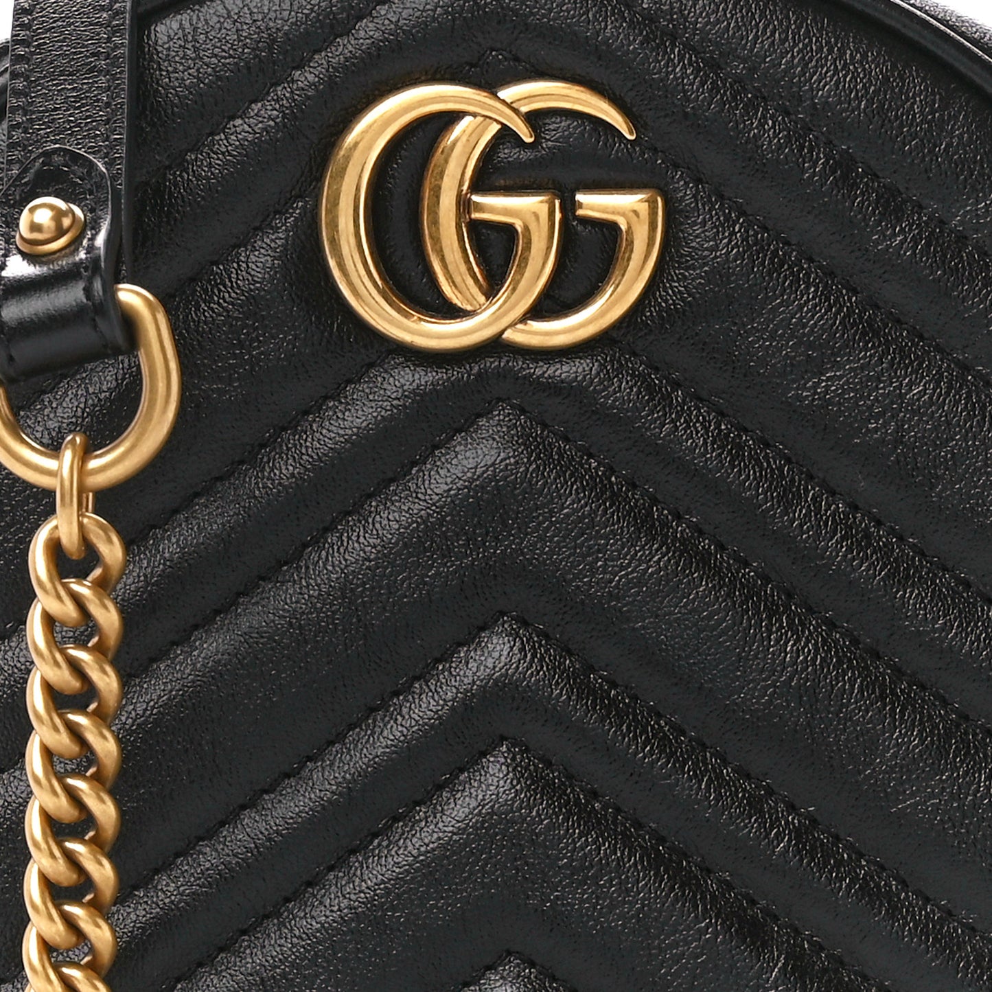 Azalea Calfskin Matelasse Heart Mini GG Marmont Round Shoulder Bag Black
